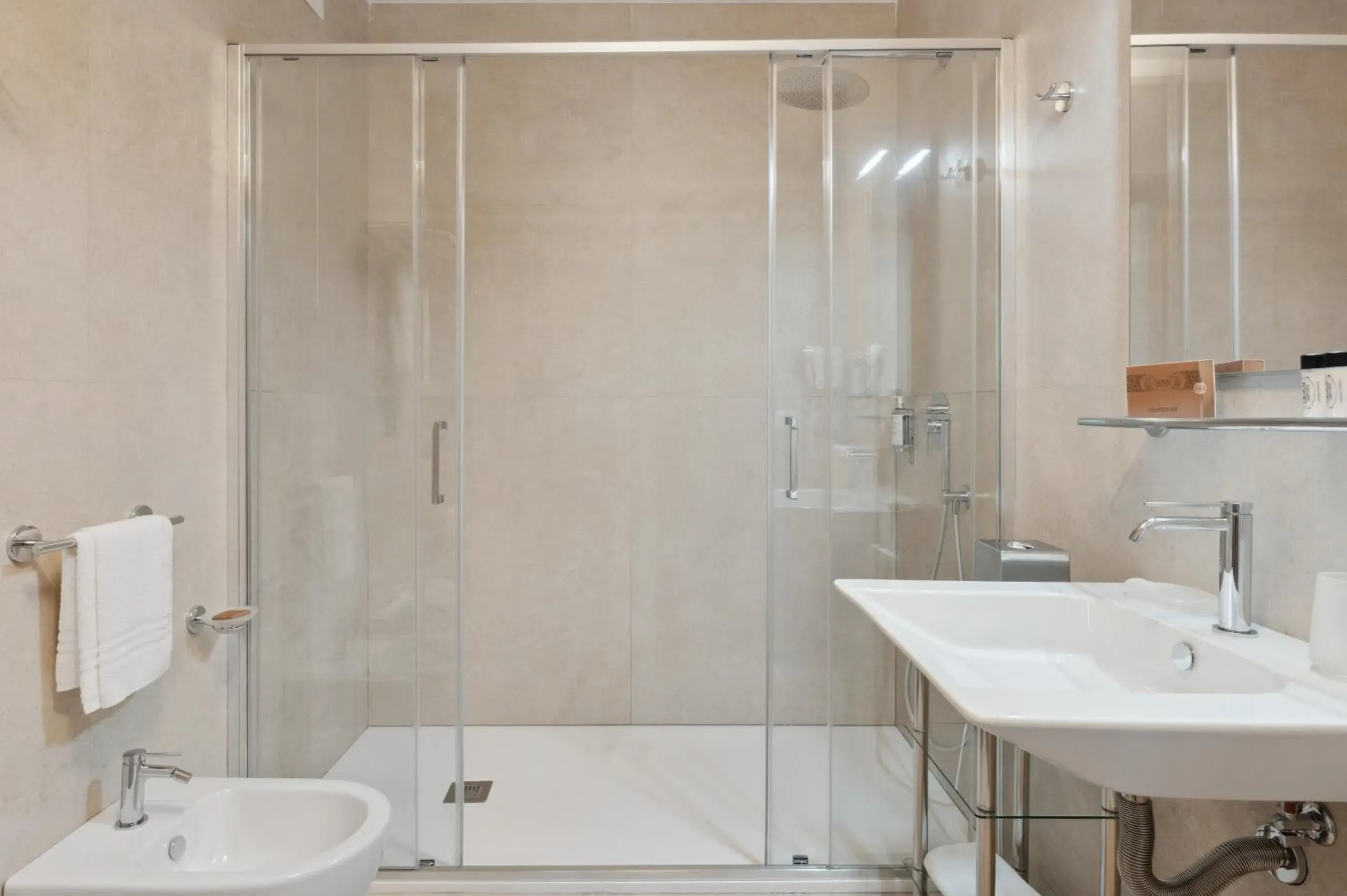 Bathroom in Hotel La Corte Del Sole Bathroom in Hotel La Corte Del Sole