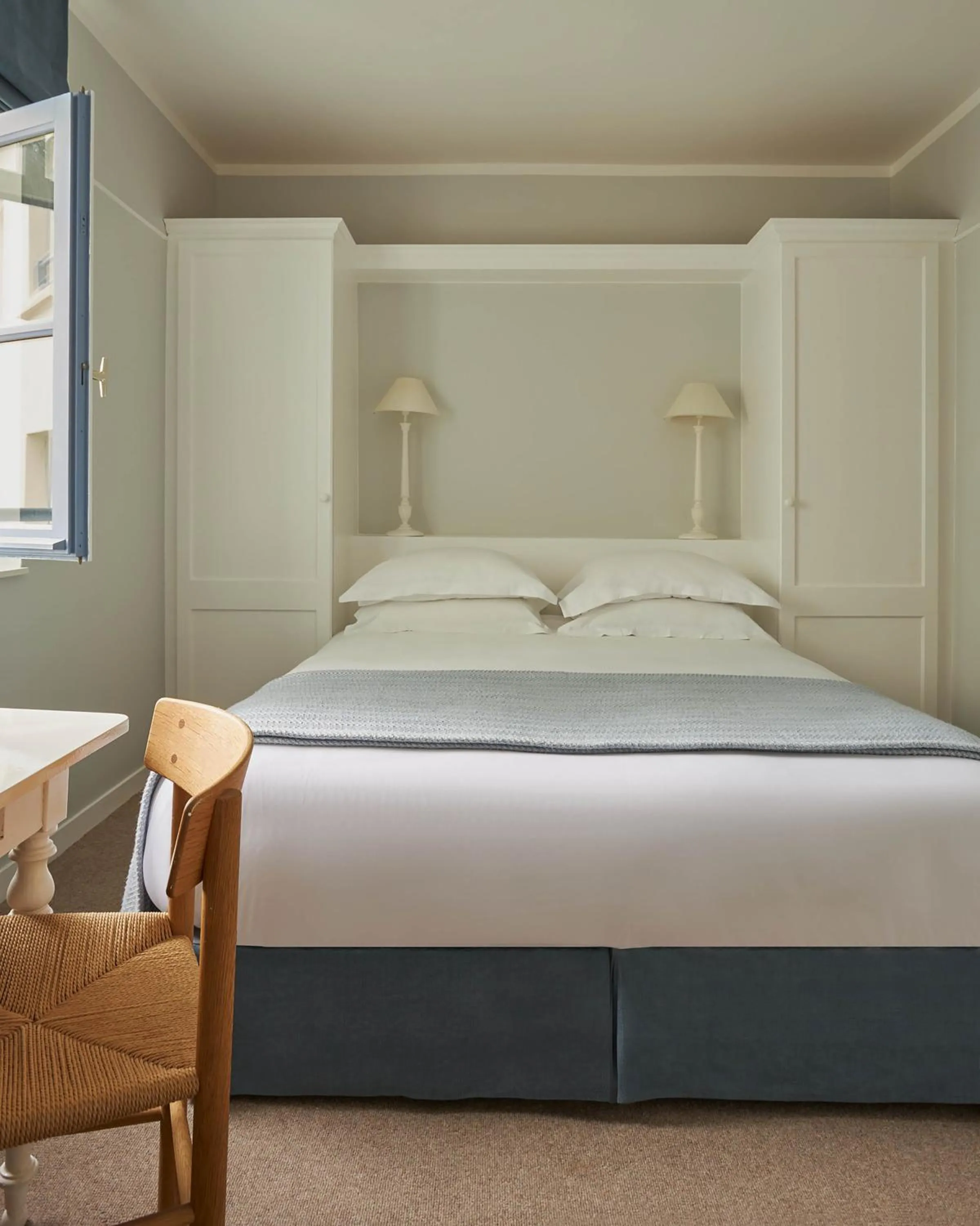 Bed in Le Grand Hotel des Bains & Spa - Bretagne