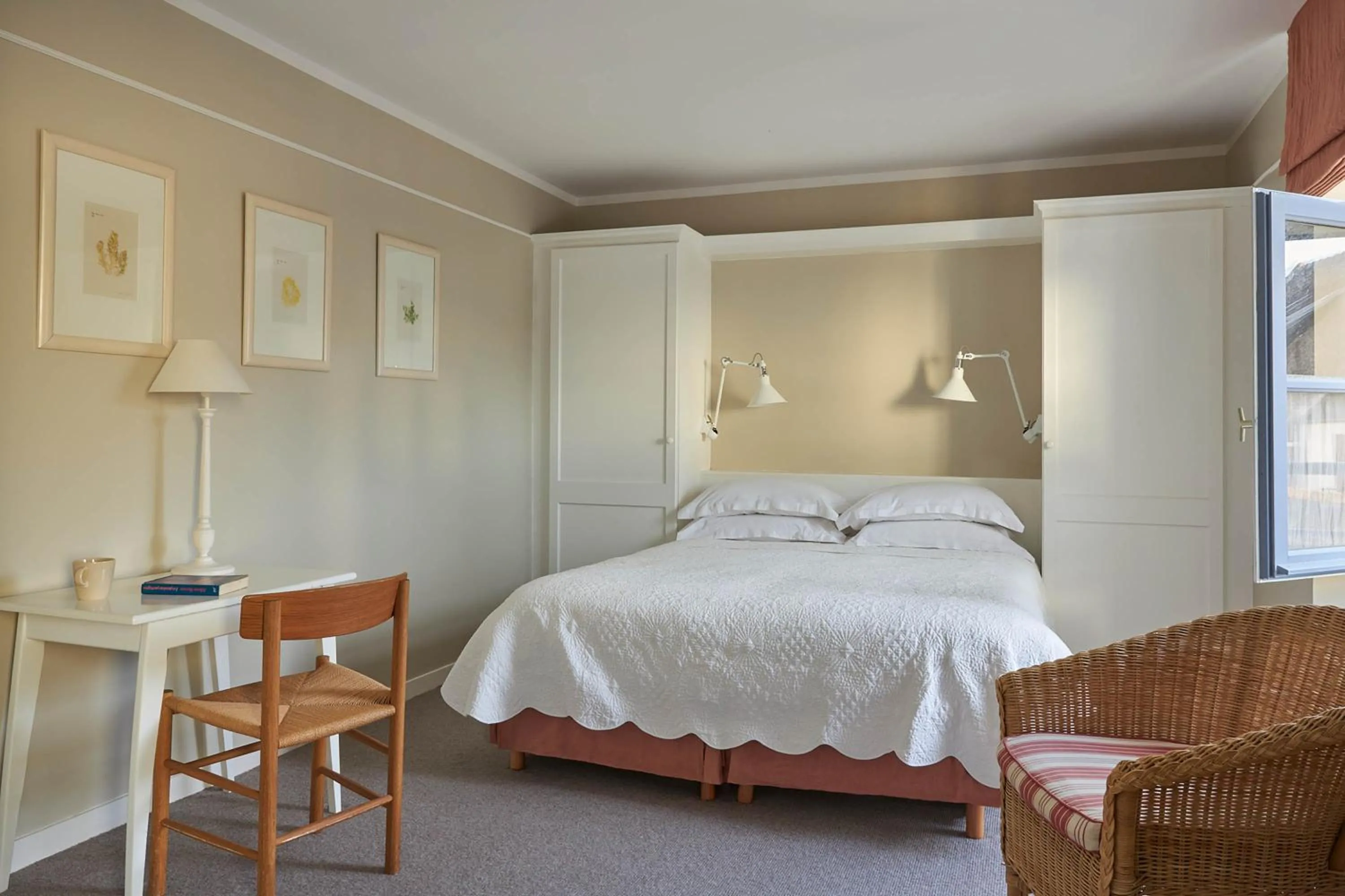 Bedroom, Bed in Le Grand Hotel des Bains & Spa - Bretagne