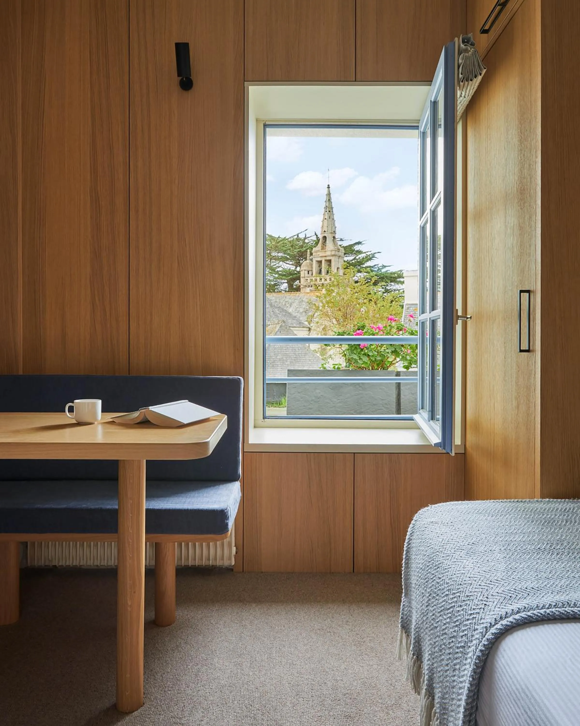 Bed in Le Grand Hotel des Bains & Spa - Bretagne