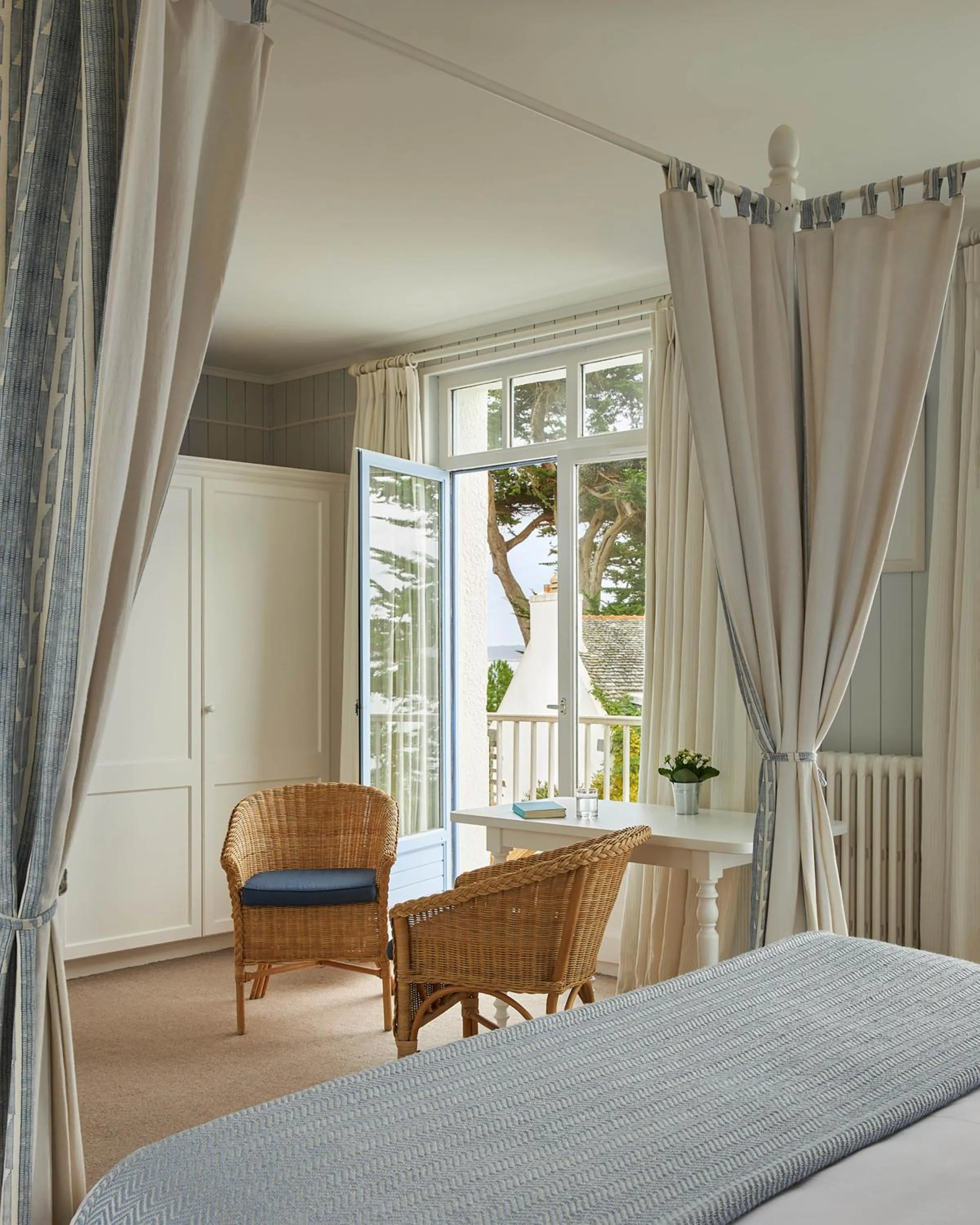 Bed in Le Grand Hotel des Bains & Spa - Bretagne