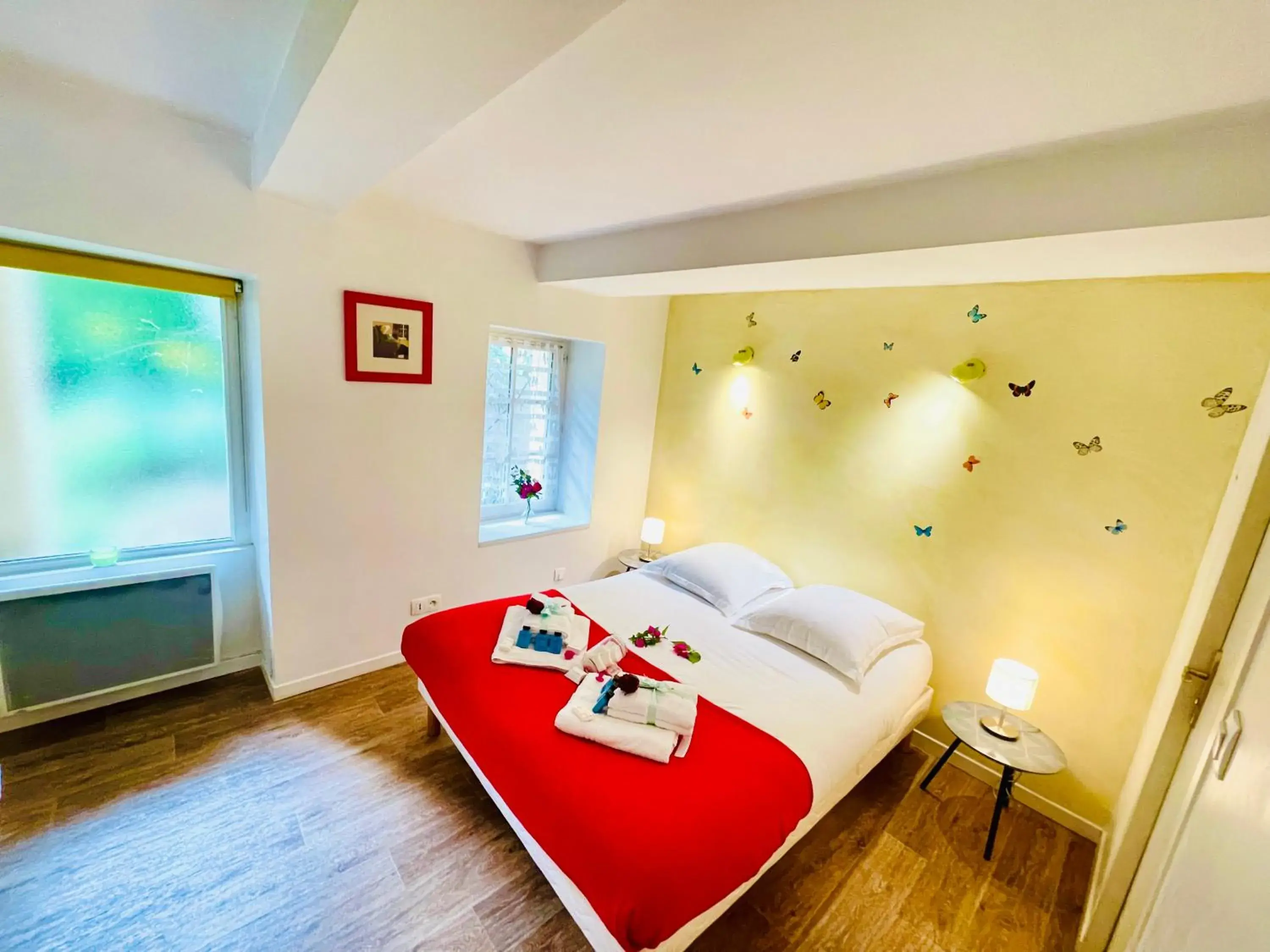 Apartment with Garden View in Le Jardin croix Roussien Apartment with Garden View in Le Jardin croix Roussien
