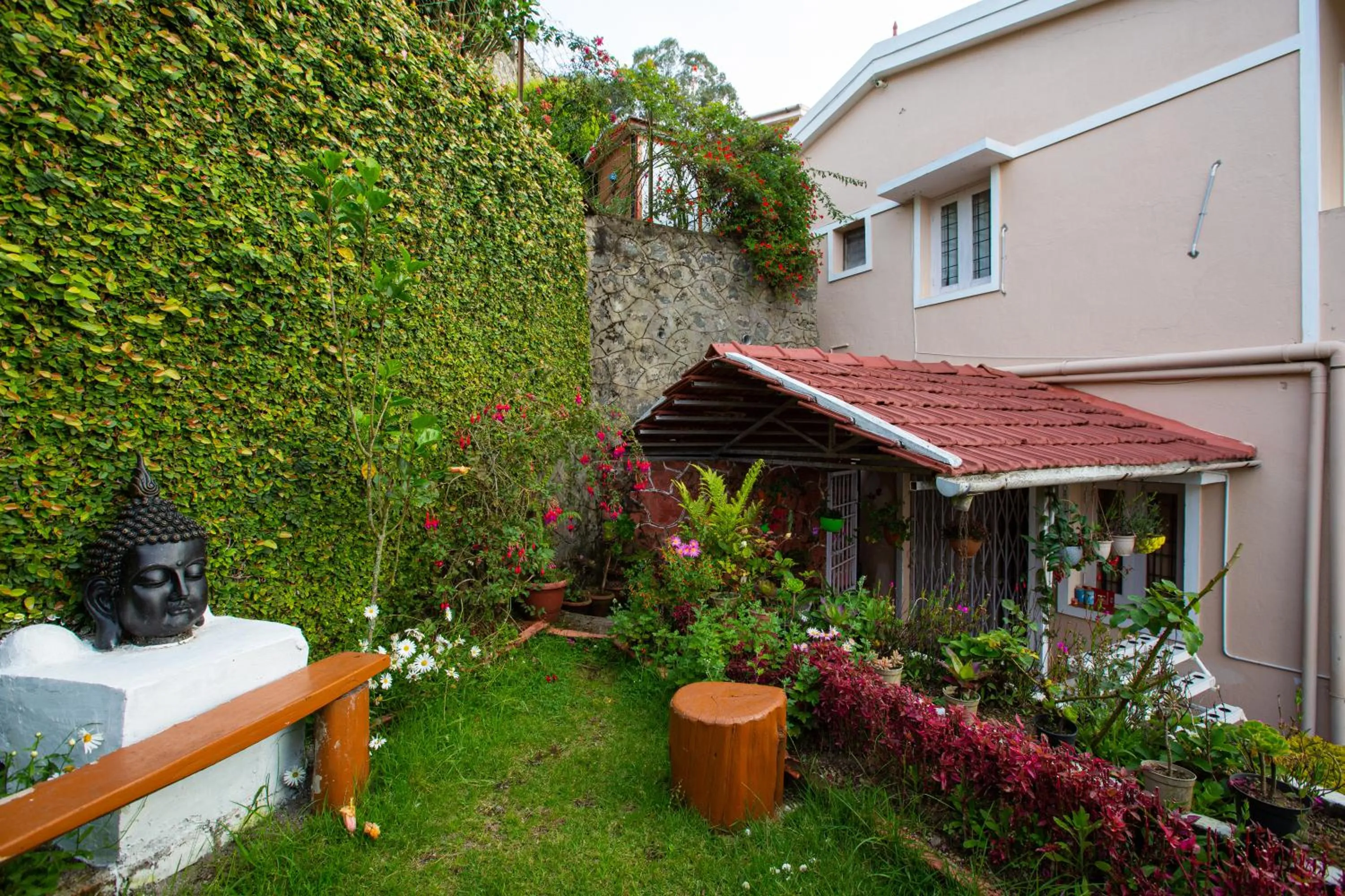 Garden in Syamantac Villa