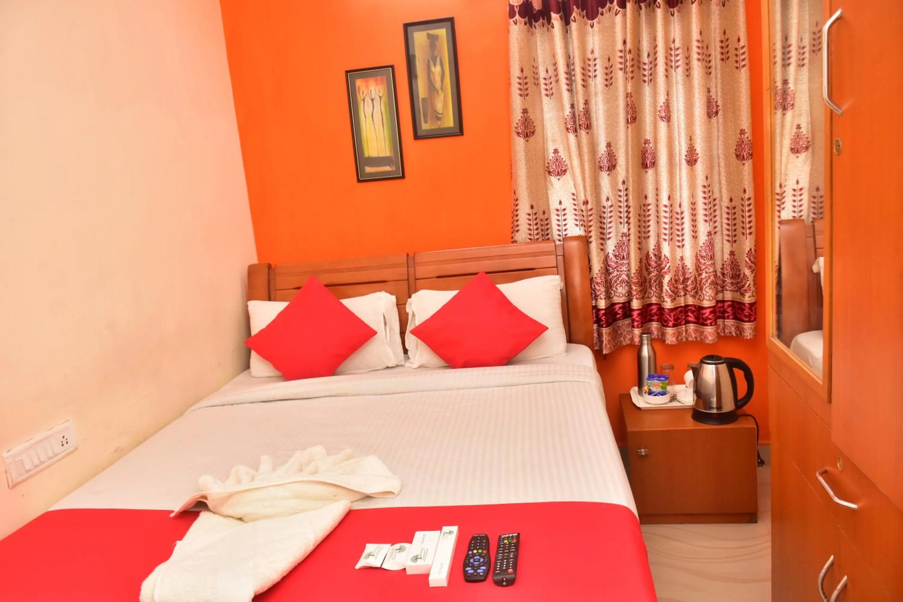 Photo of the whole room, Bed in Syamantac Villa