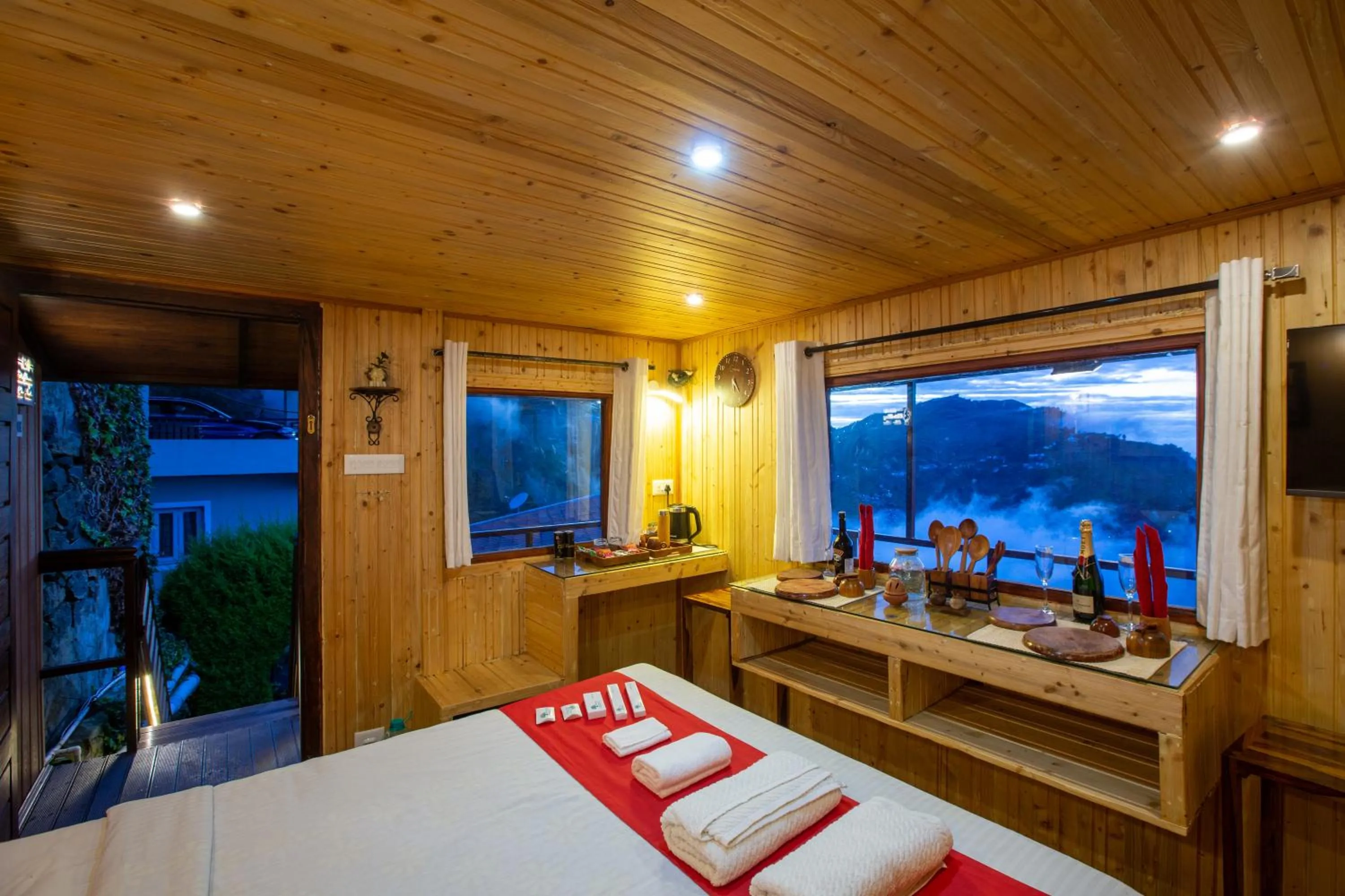 Bed in Syamantac Villa