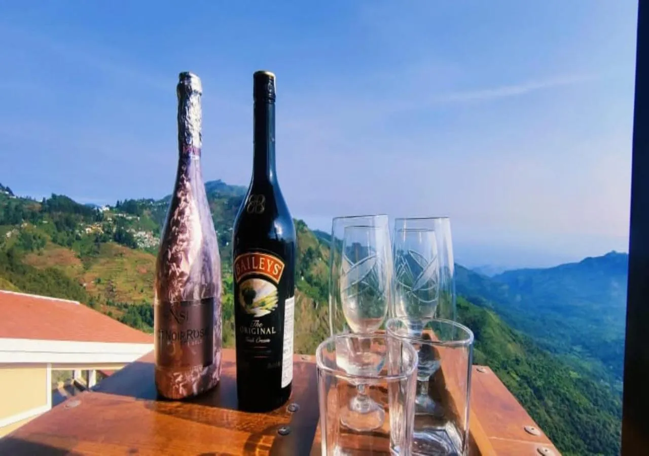 Drinks in Syamantac Villa