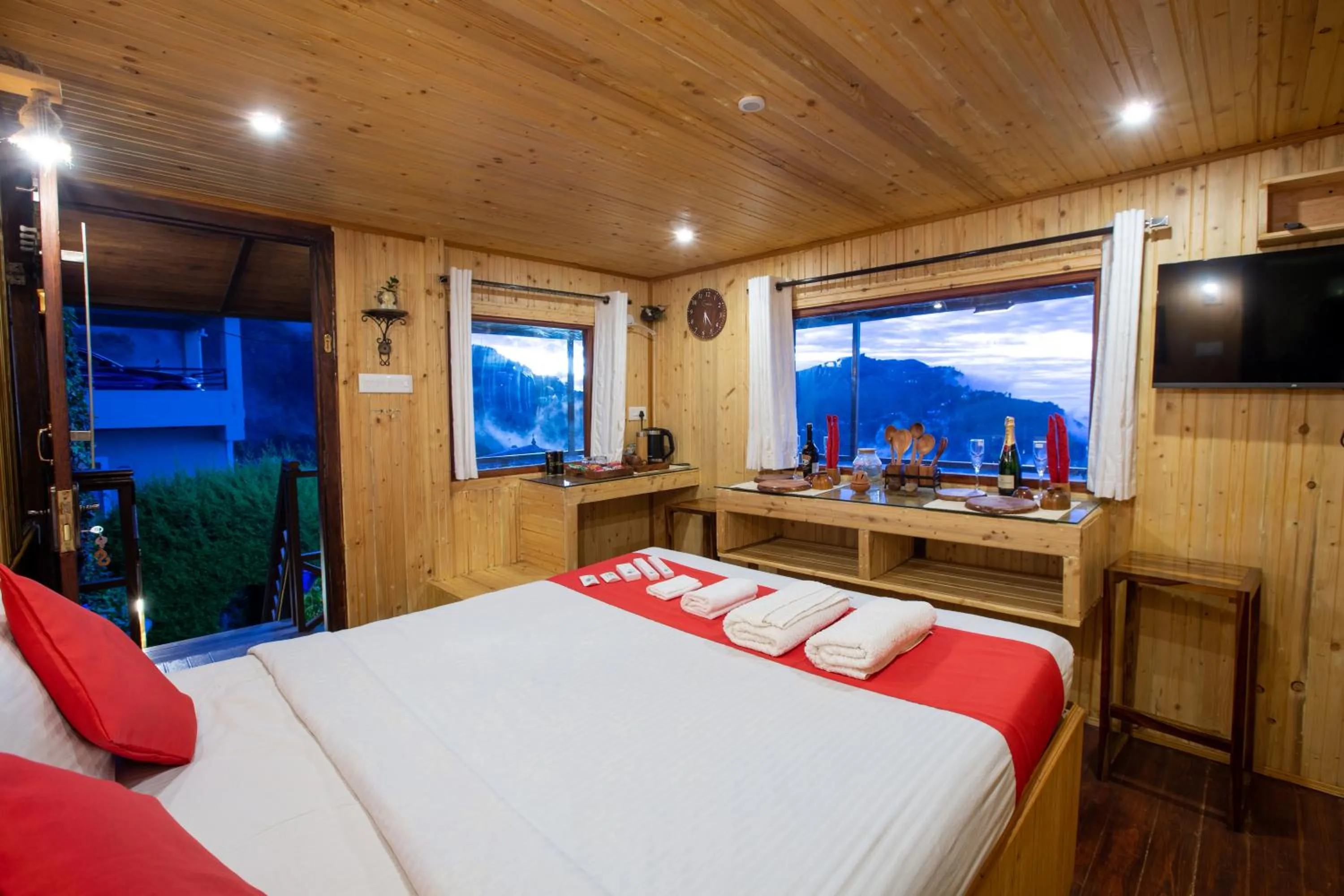 TV and multimedia, Bed in Syamantac Villa