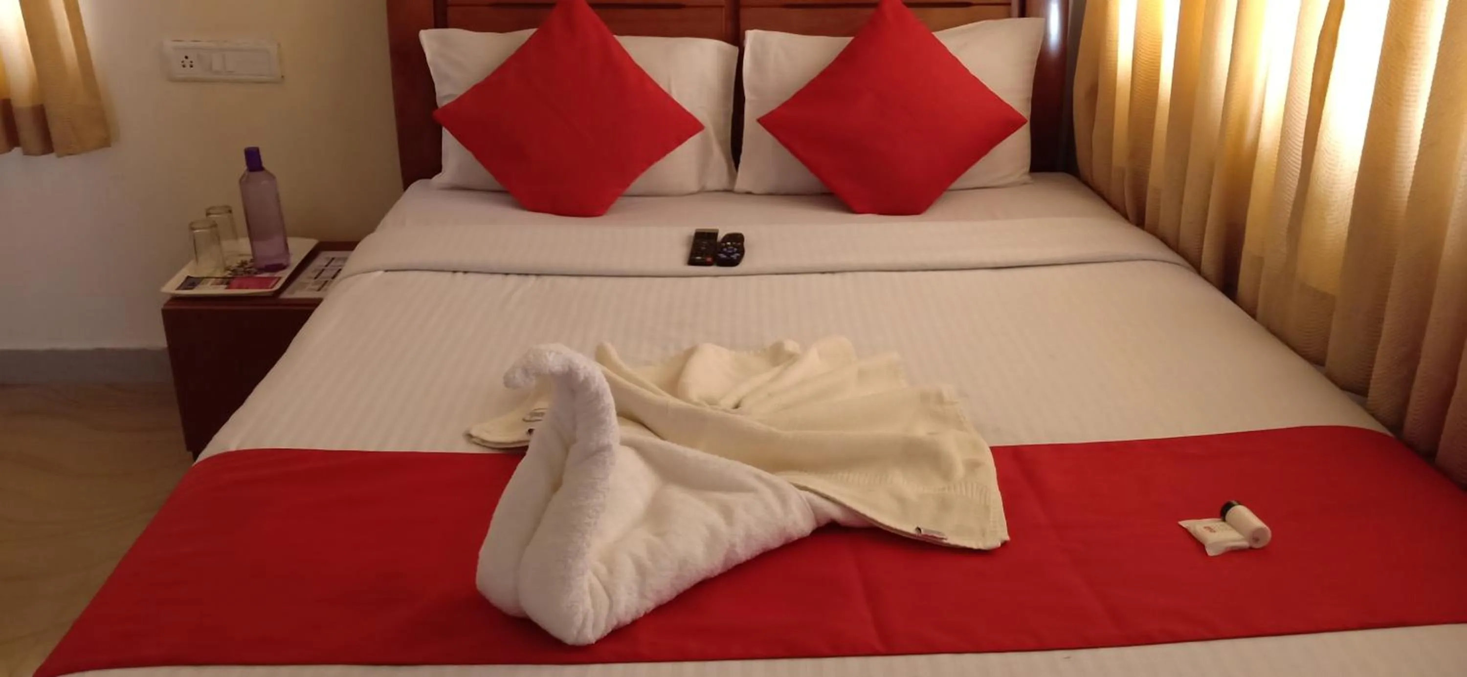 Photo of the whole room, Bed in Syamantac Villa