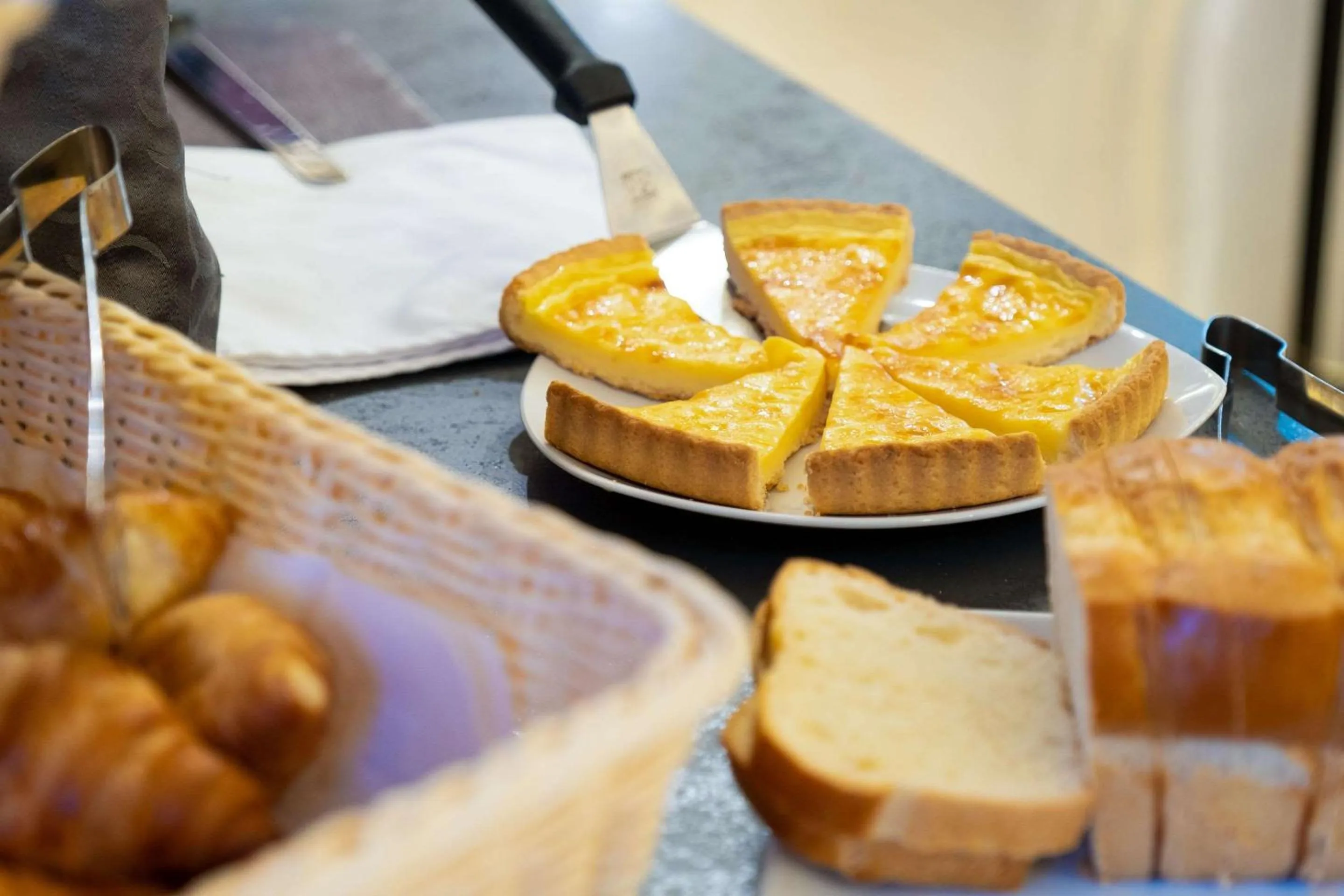 Restaurant/places to eat in Comfort Hotel Grenoble Meylan