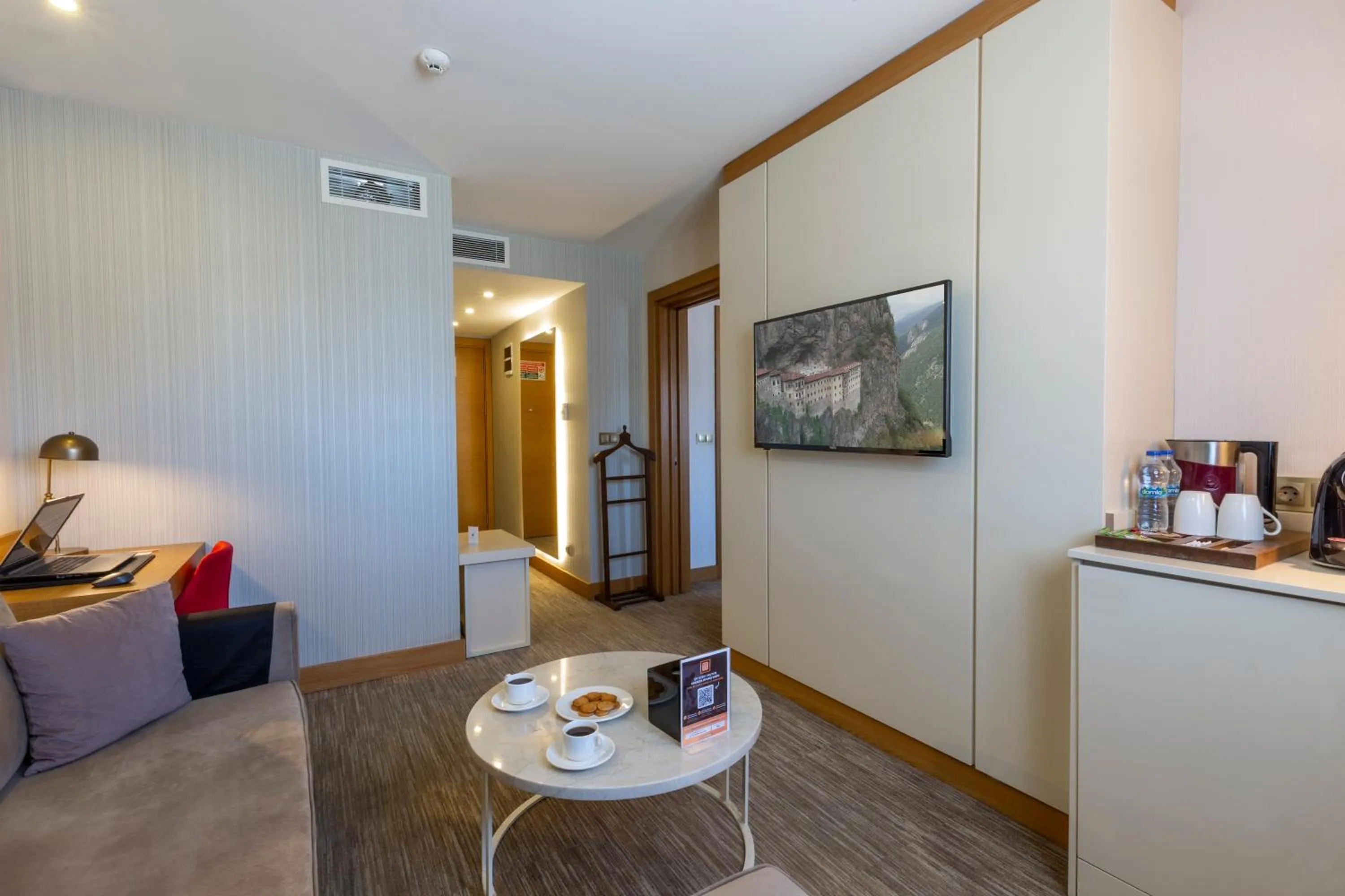 TV and multimedia in Kuhla Hotel