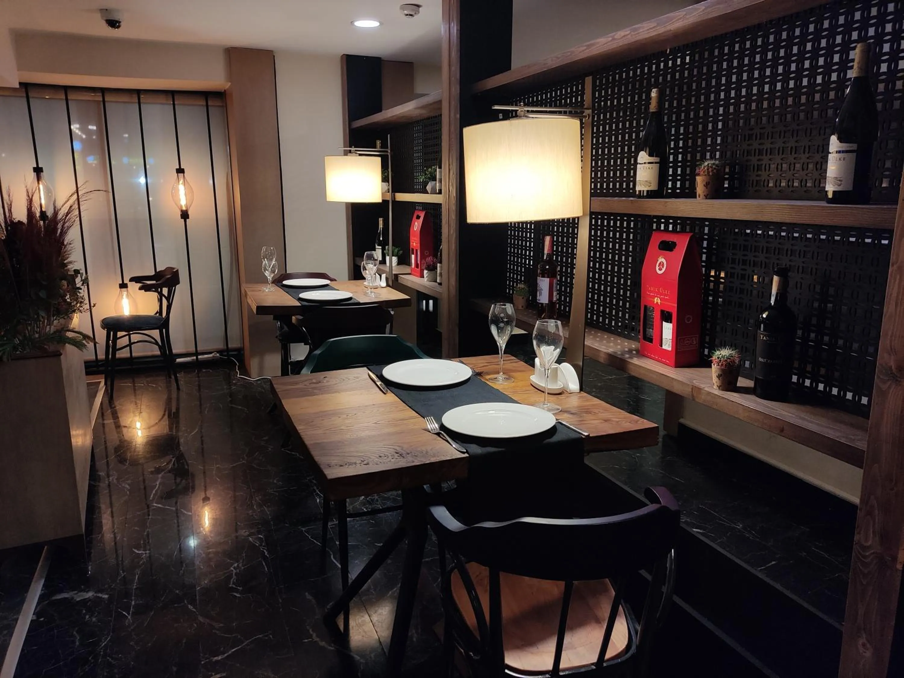 Restaurant/places to eat in Kuhla Hotel