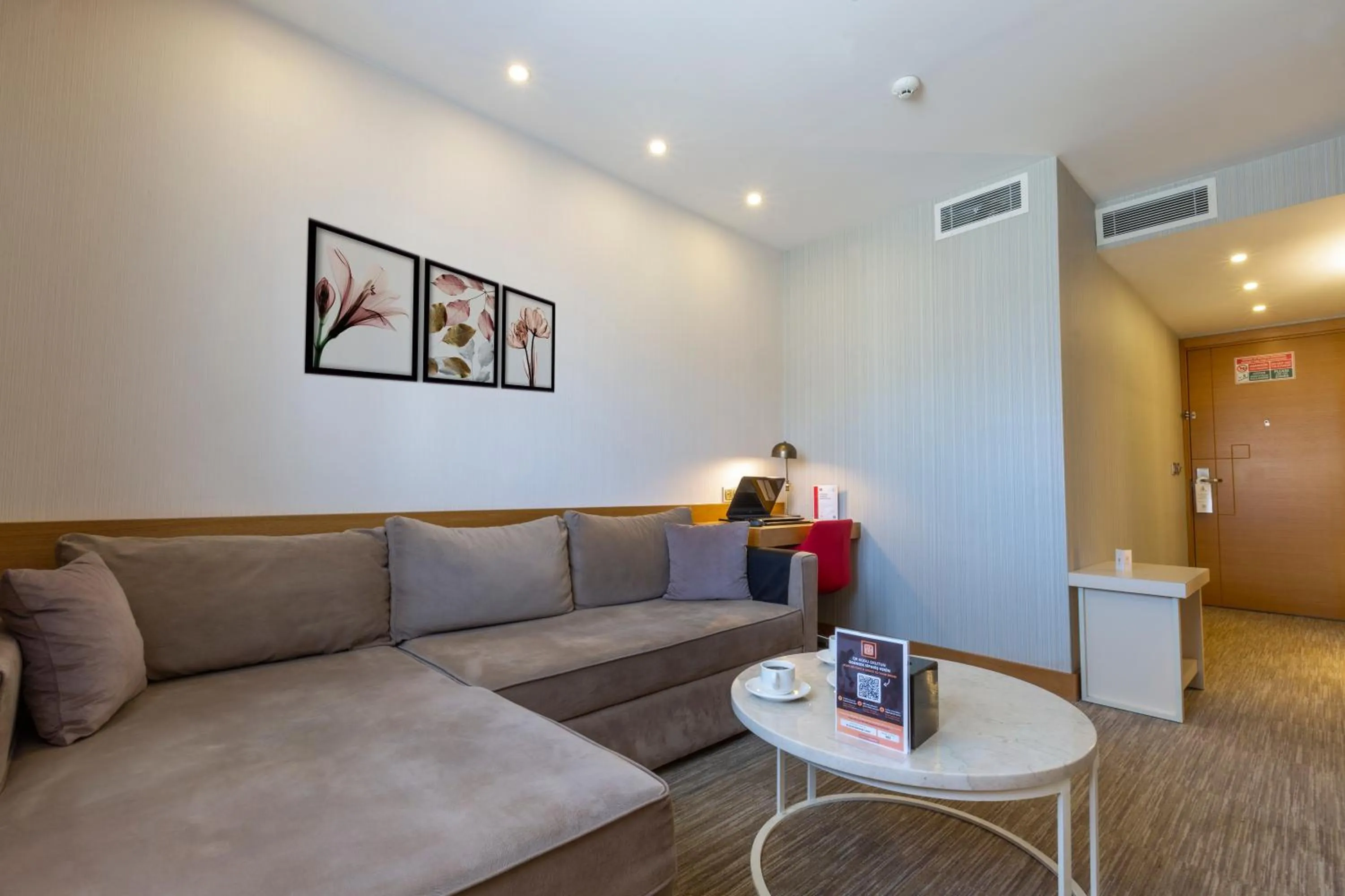 TV and multimedia in Kuhla Hotel