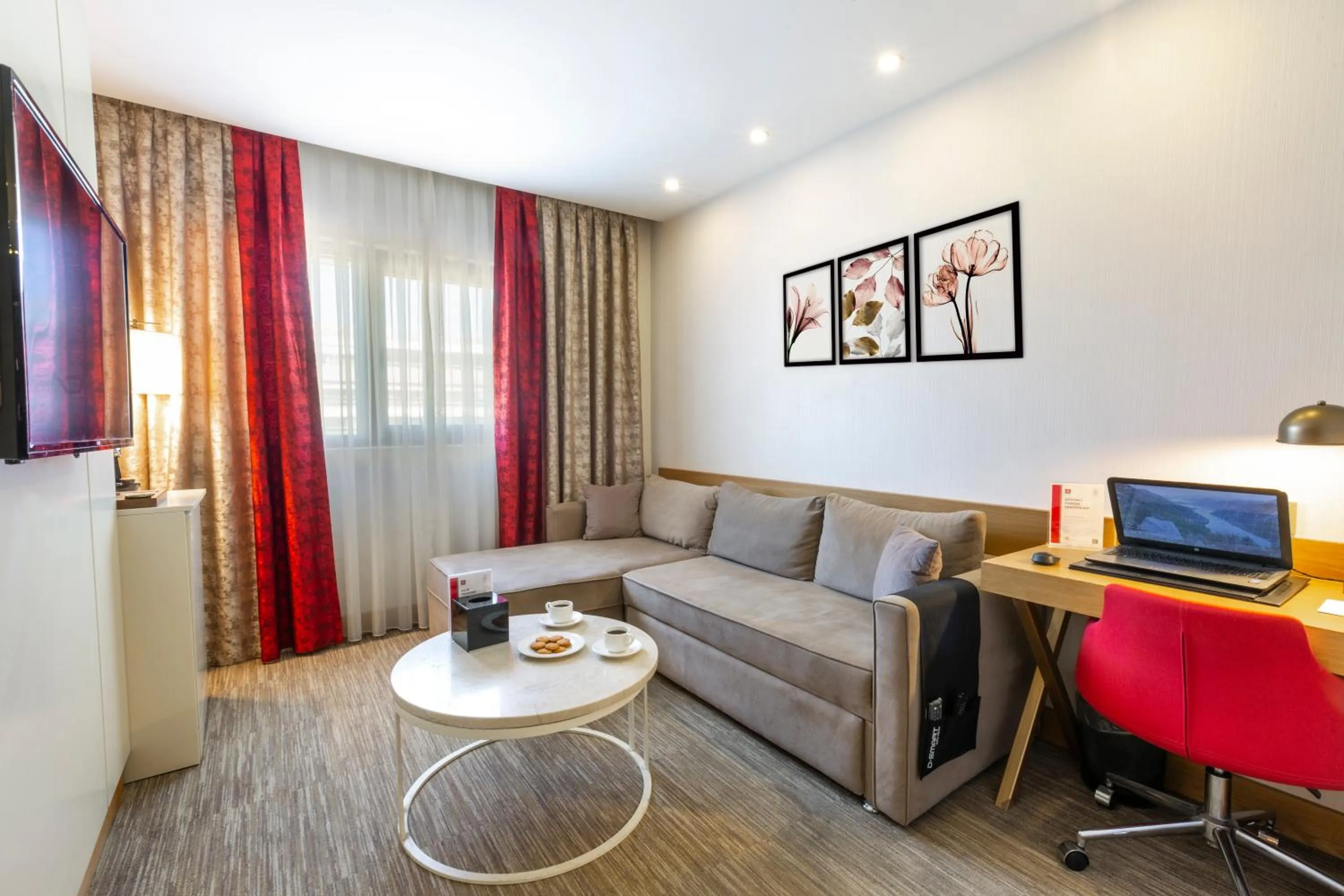 TV and multimedia in Kuhla Hotel