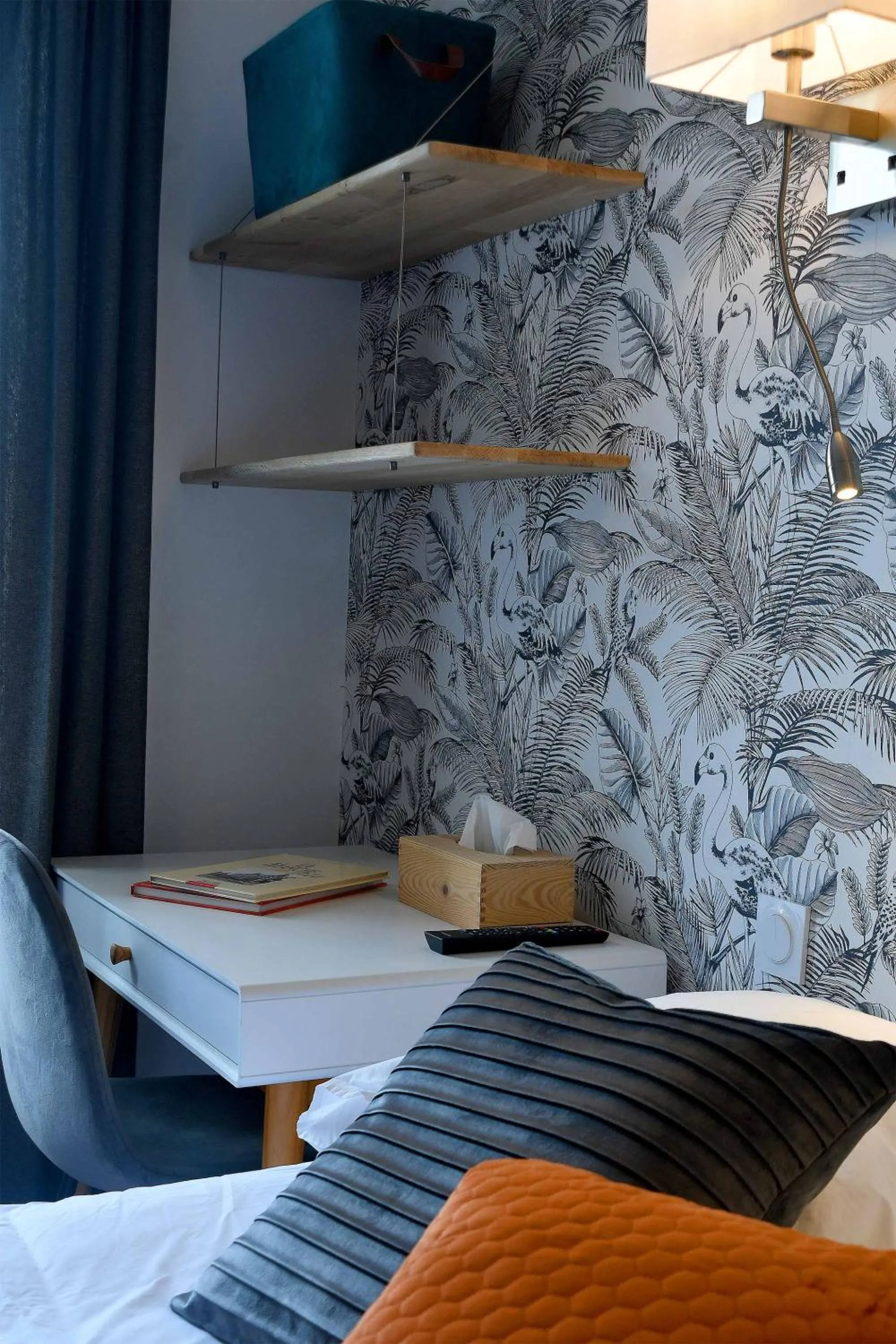 Bedroom, Bed in Hôtel Le Tiburon