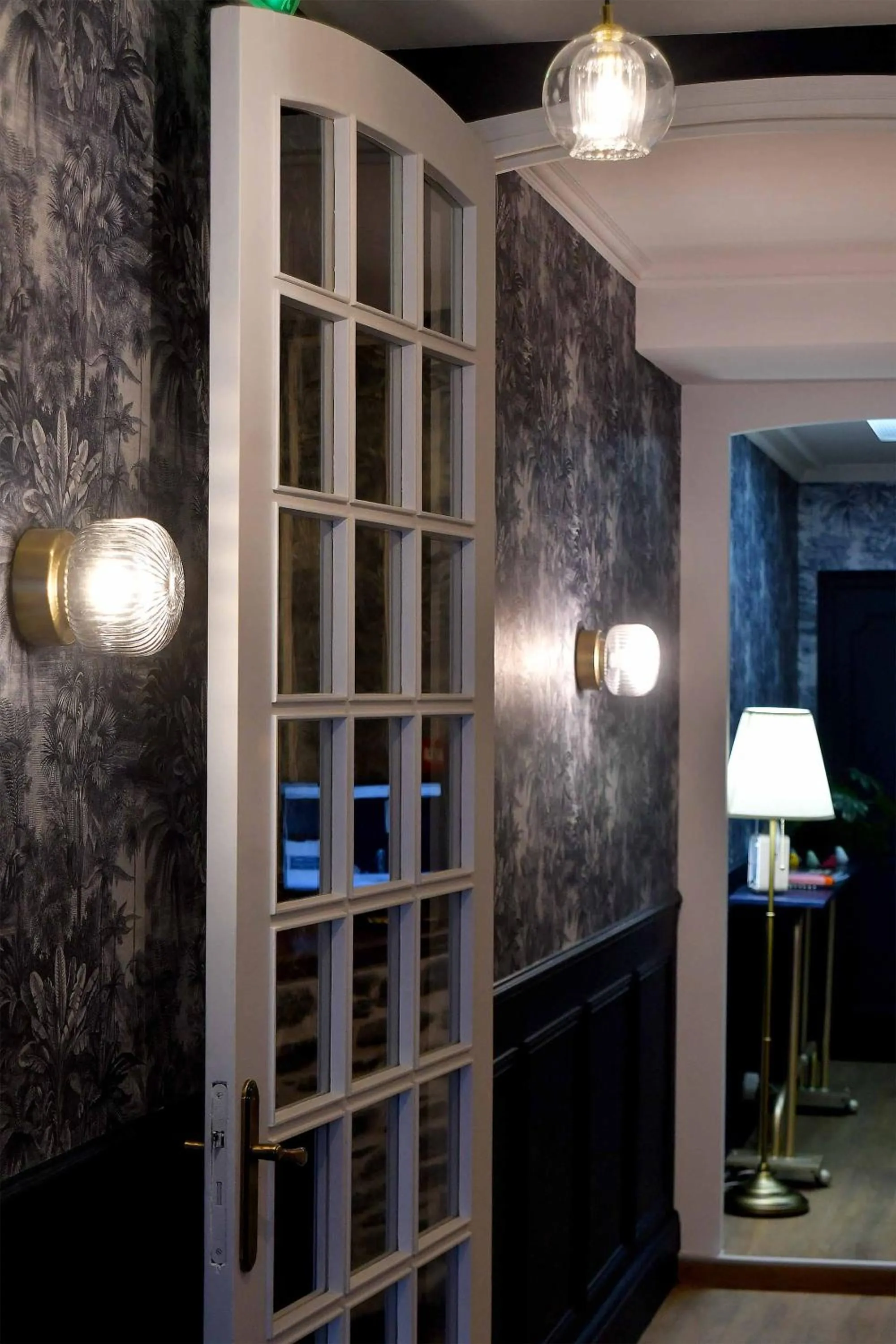 Facade/entrance in Hôtel Le Tiburon