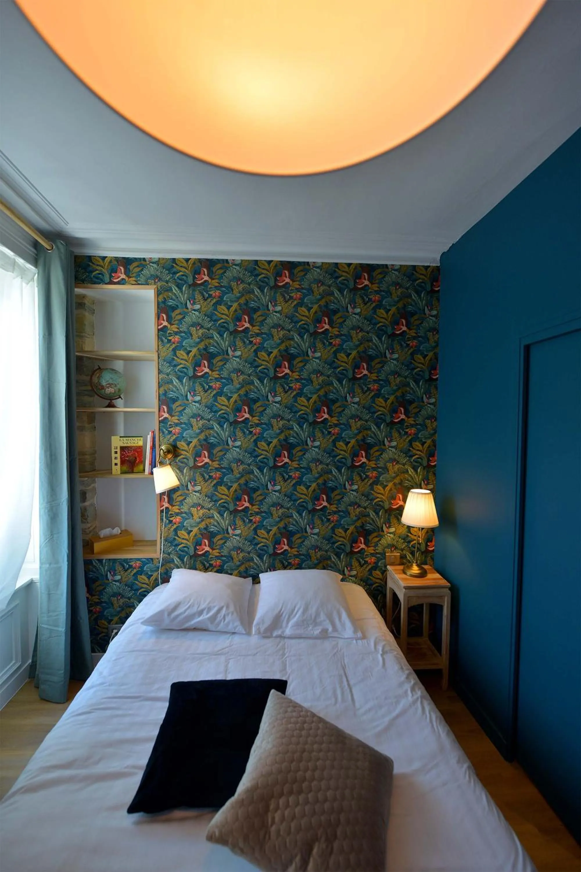 Photo of the whole room, Bed in Hôtel Le Tiburon