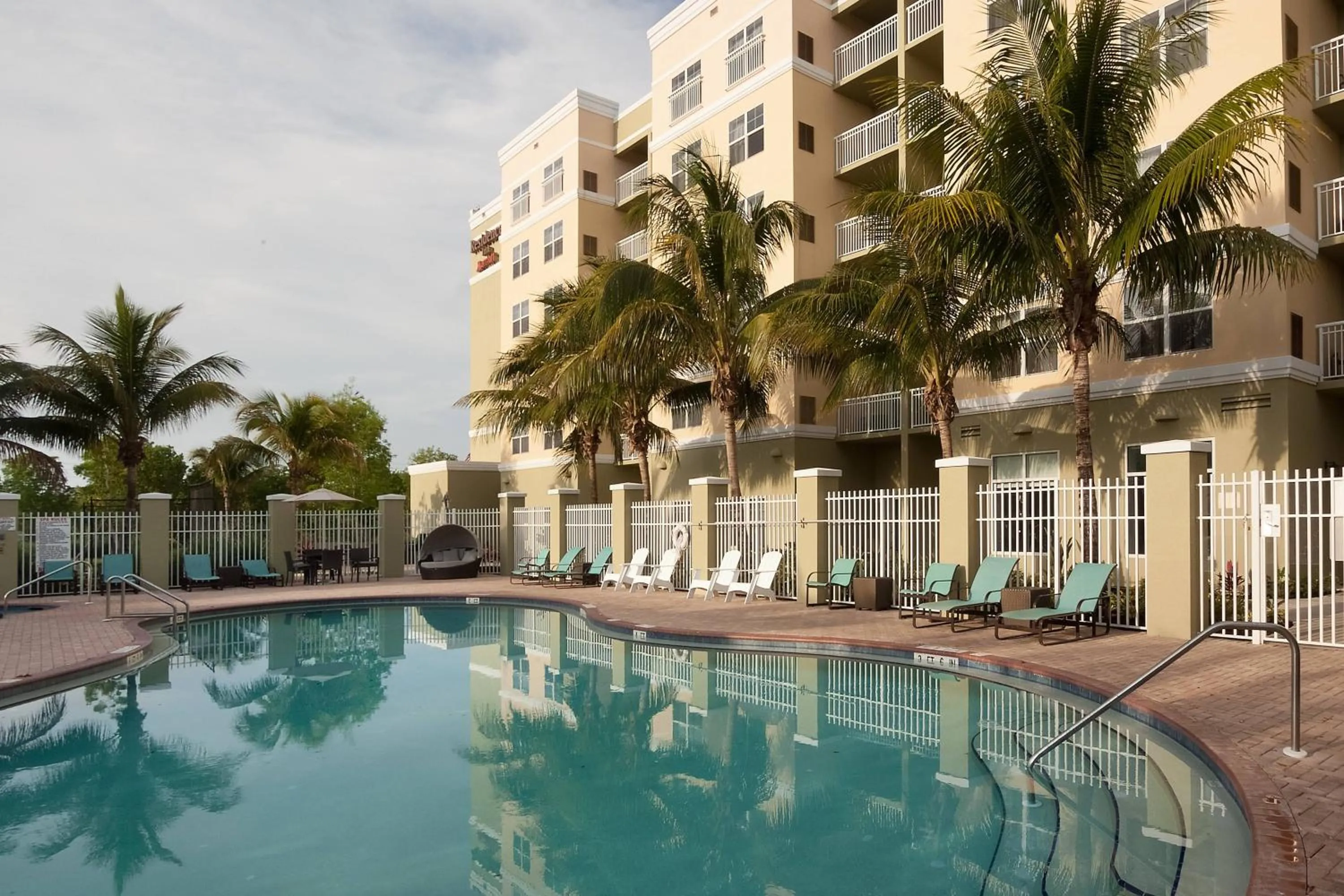 Swimming pool in Residence Inn Fort Myers Sanibel