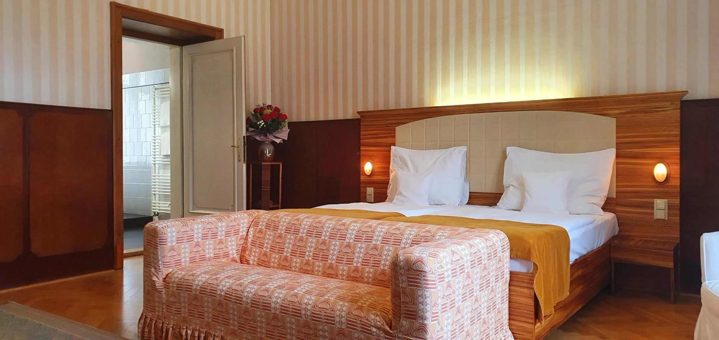 Property building, Bed in Hotel Okresní Dům