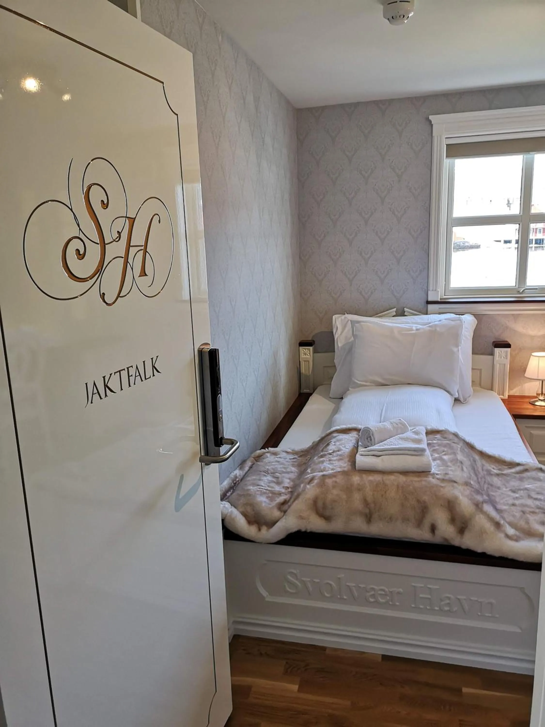 Bed in Rorbuanlegget Svolv¿Havn