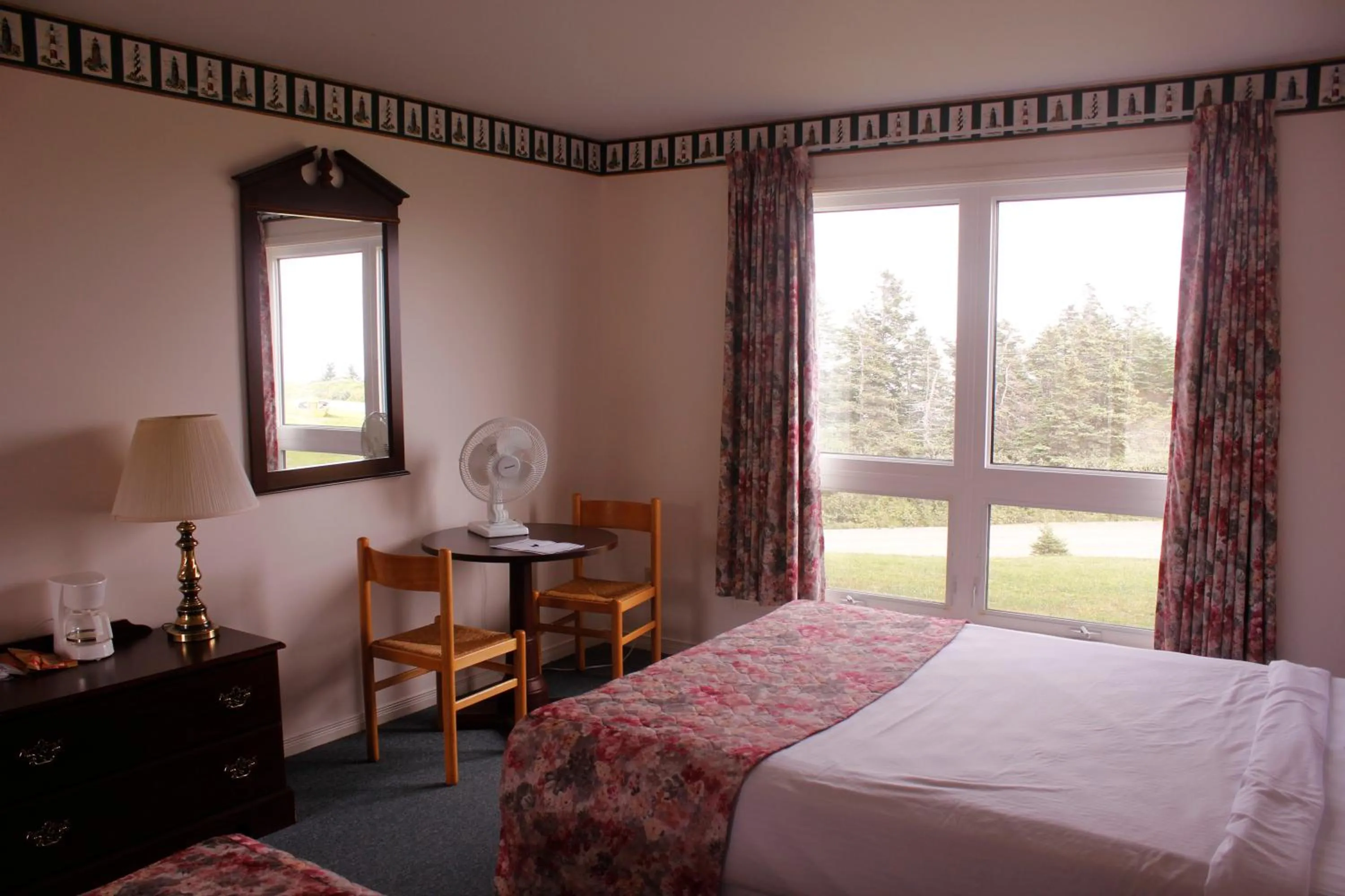 Photo of the whole room, Bed in Brier Island Lodge