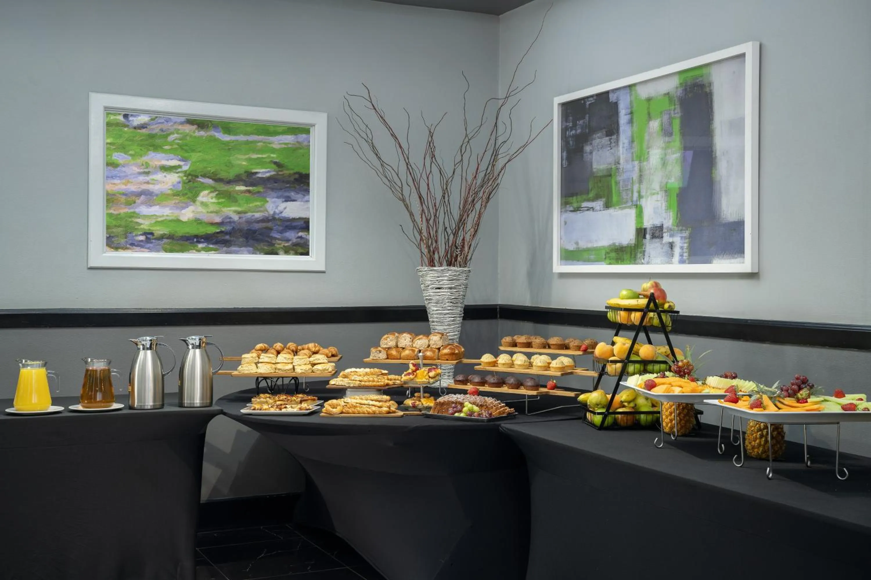 Meeting/conference room in Holiday Inn Johannesburg OR Tambo Airport Hotel by IHG