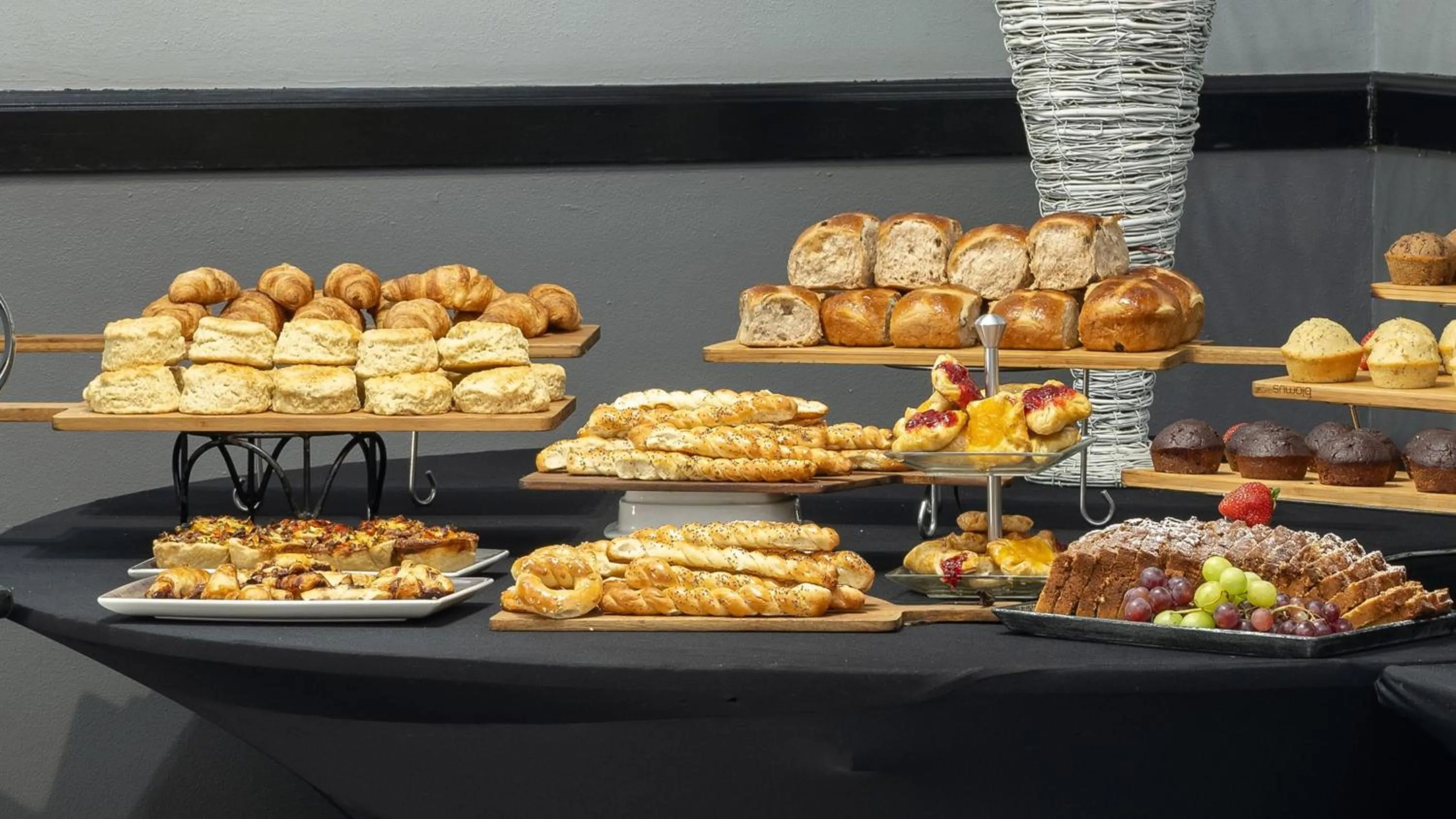 Meeting/conference room in Holiday Inn Johannesburg OR Tambo Airport Hotel by IHG