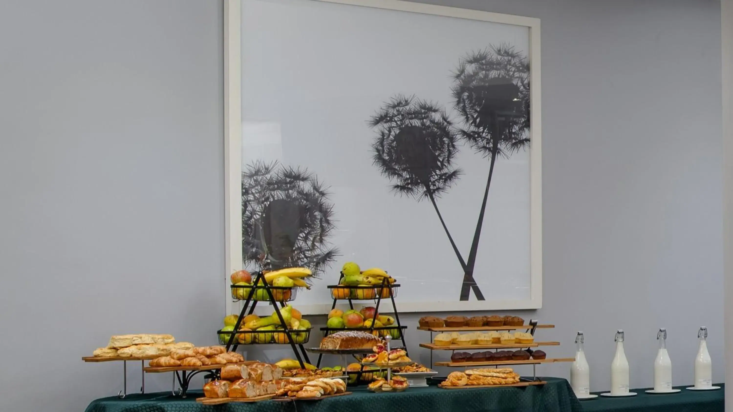 Breakfast in Holiday Inn Johannesburg OR Tambo Airport Hotel by IHG Breakfast in Holiday Inn Johannesburg OR Tambo Airport Hotel by IHG