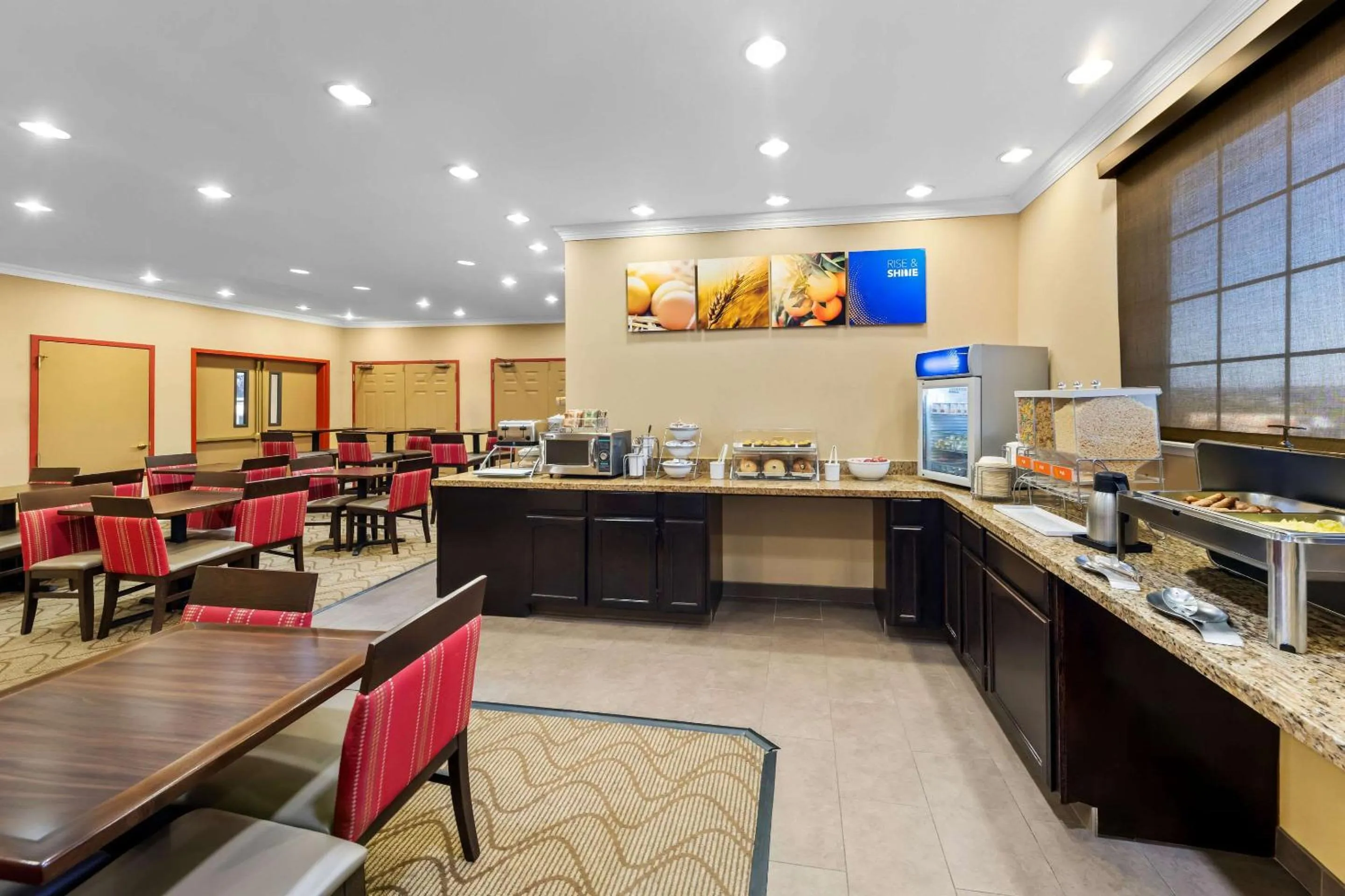 Breakfast in Comfort Suites Roanoke - Fort Worth North