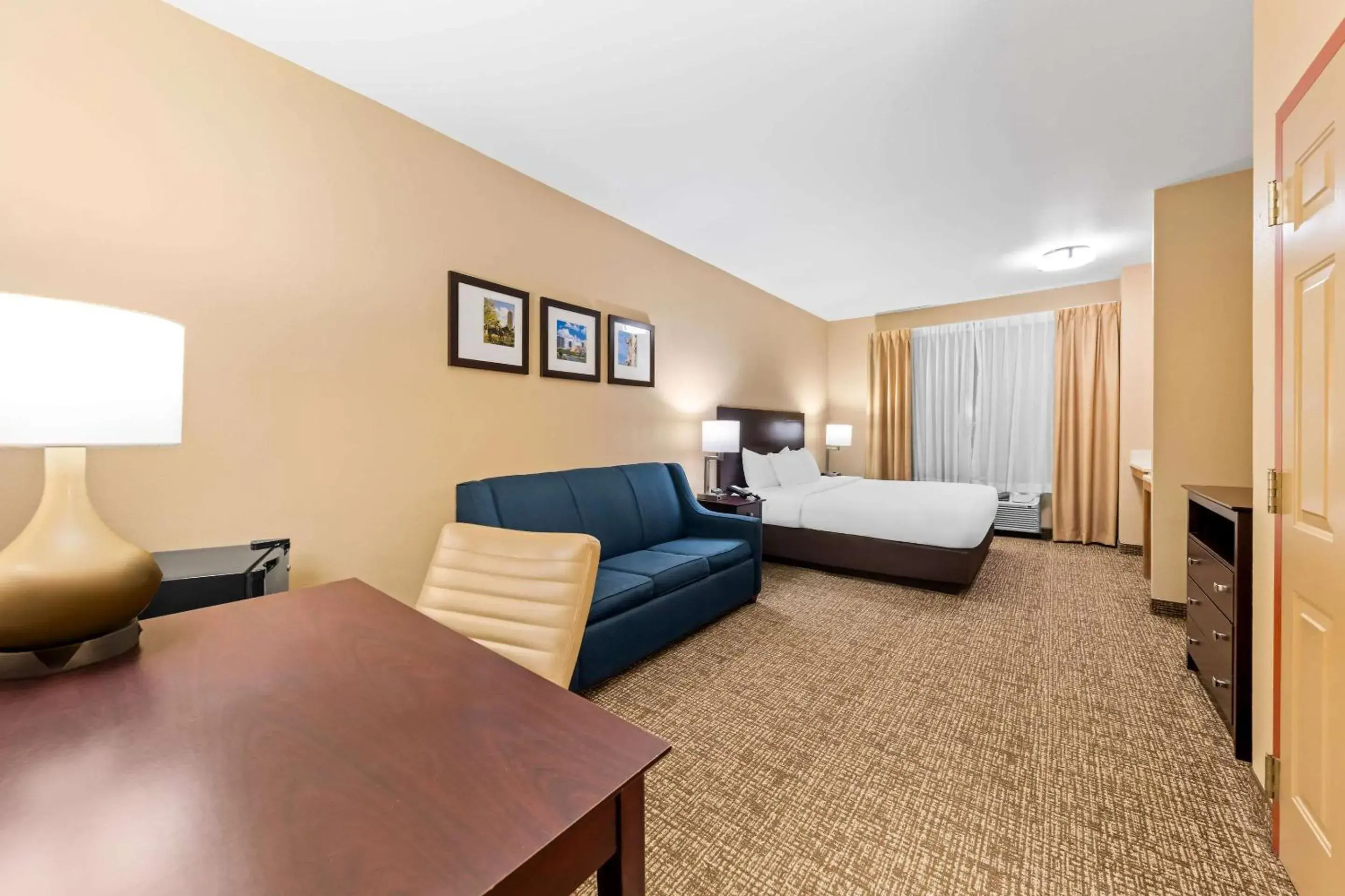 King Suite - Disability Access/Non-Smoking in Comfort Suites Roanoke - Fort Worth North King Suite - Disability Access/Non-Smoking in Comfort Suites Roanoke - Fort Worth North