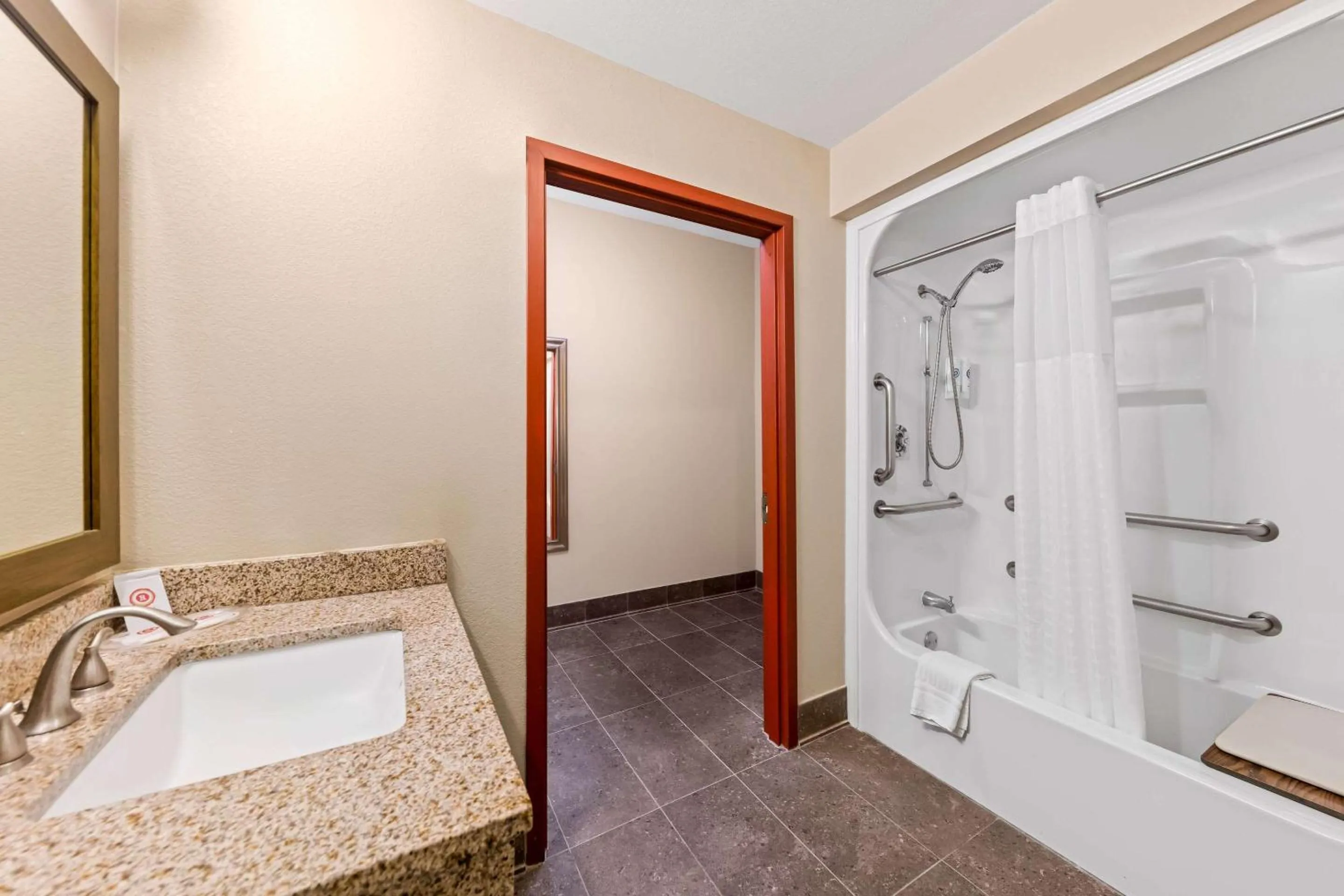 Bedroom in Comfort Suites Roanoke - Fort Worth North