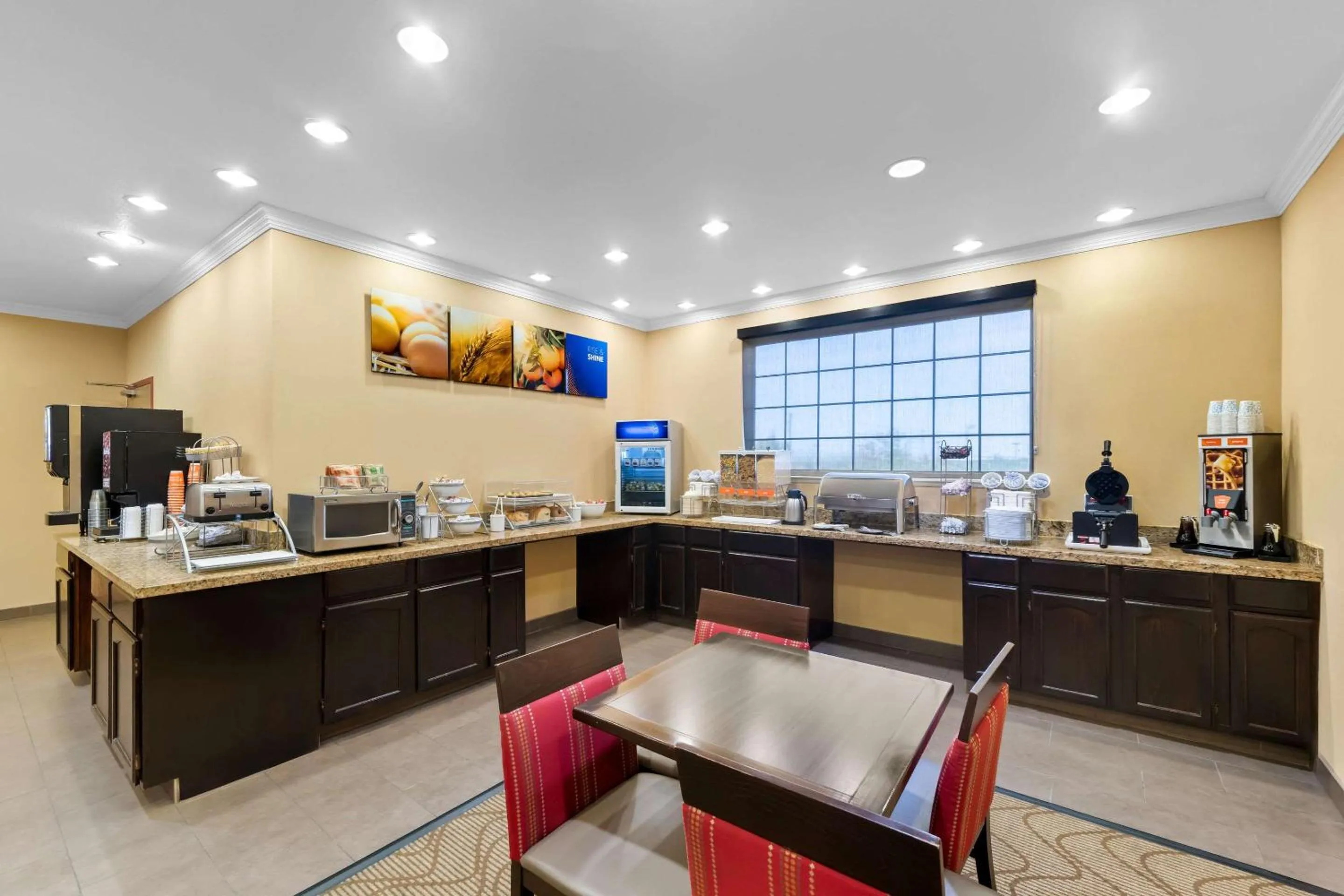 Breakfast in Comfort Suites Roanoke - Fort Worth North