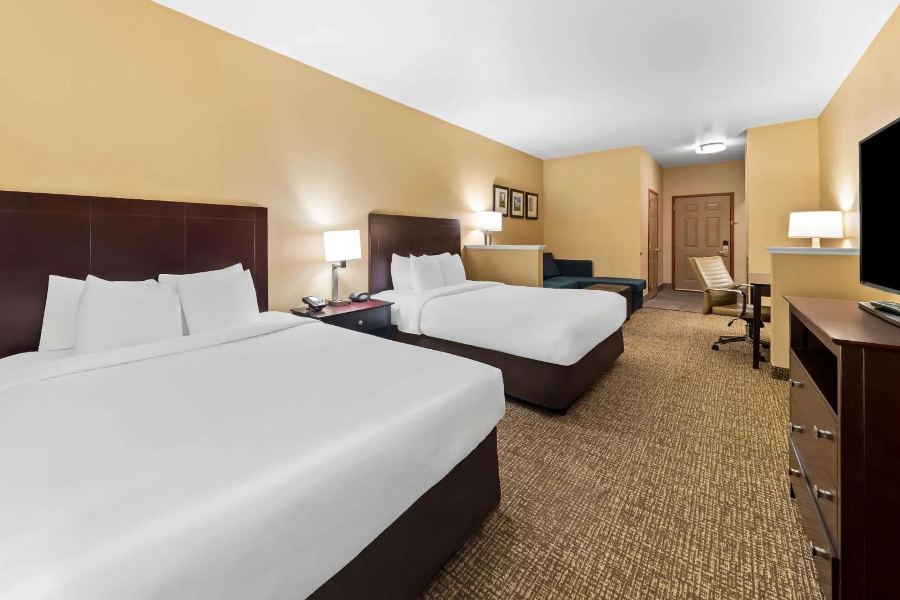 Queen Suite with Two Queen Beds in Comfort Suites Roanoke - Fort Worth North Queen Suite with Two Queen Beds in Comfort Suites Roanoke - Fort Worth North
