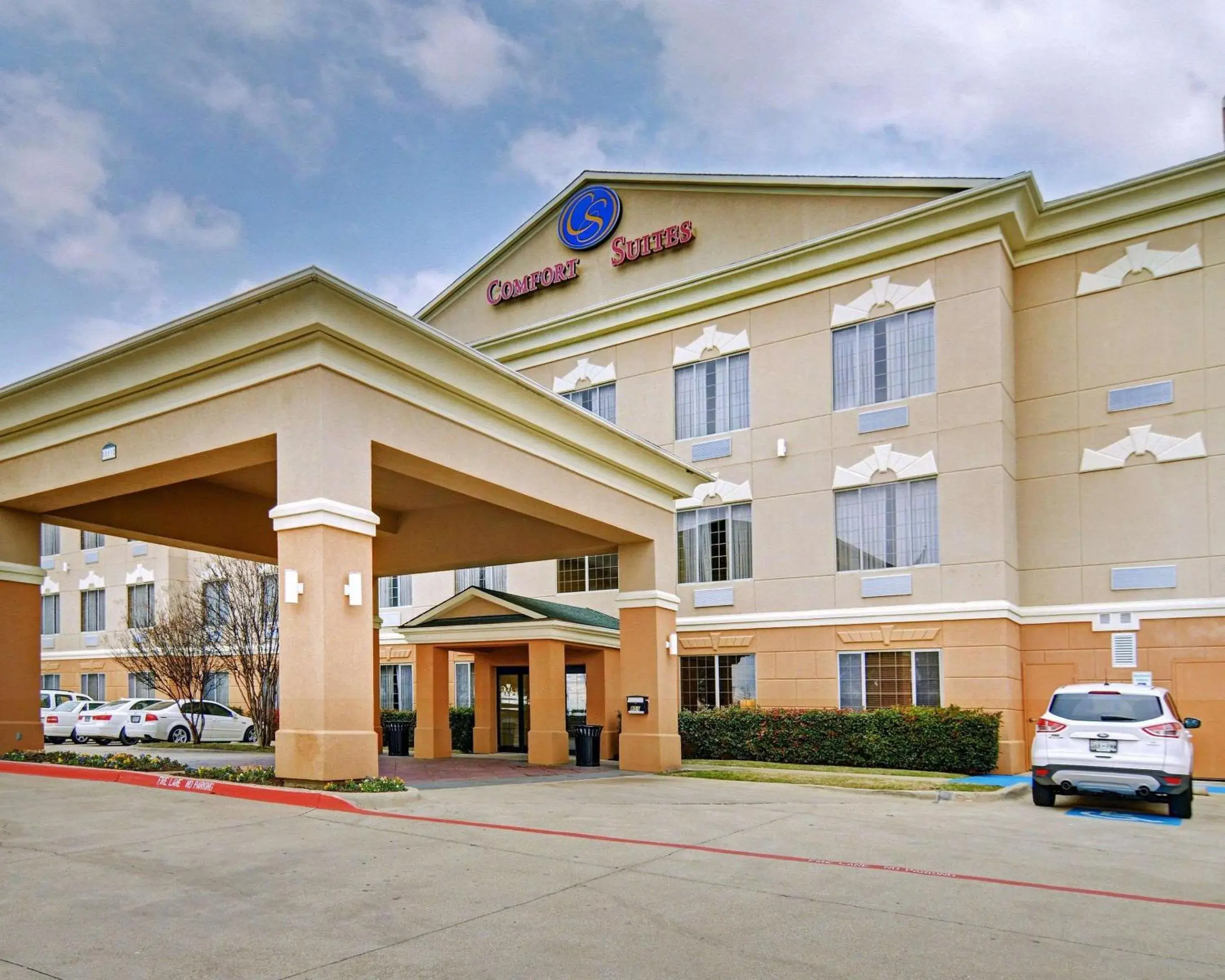 Property building in Comfort Suites Roanoke - Fort Worth North Property building in Comfort Suites Roanoke - Fort Worth North