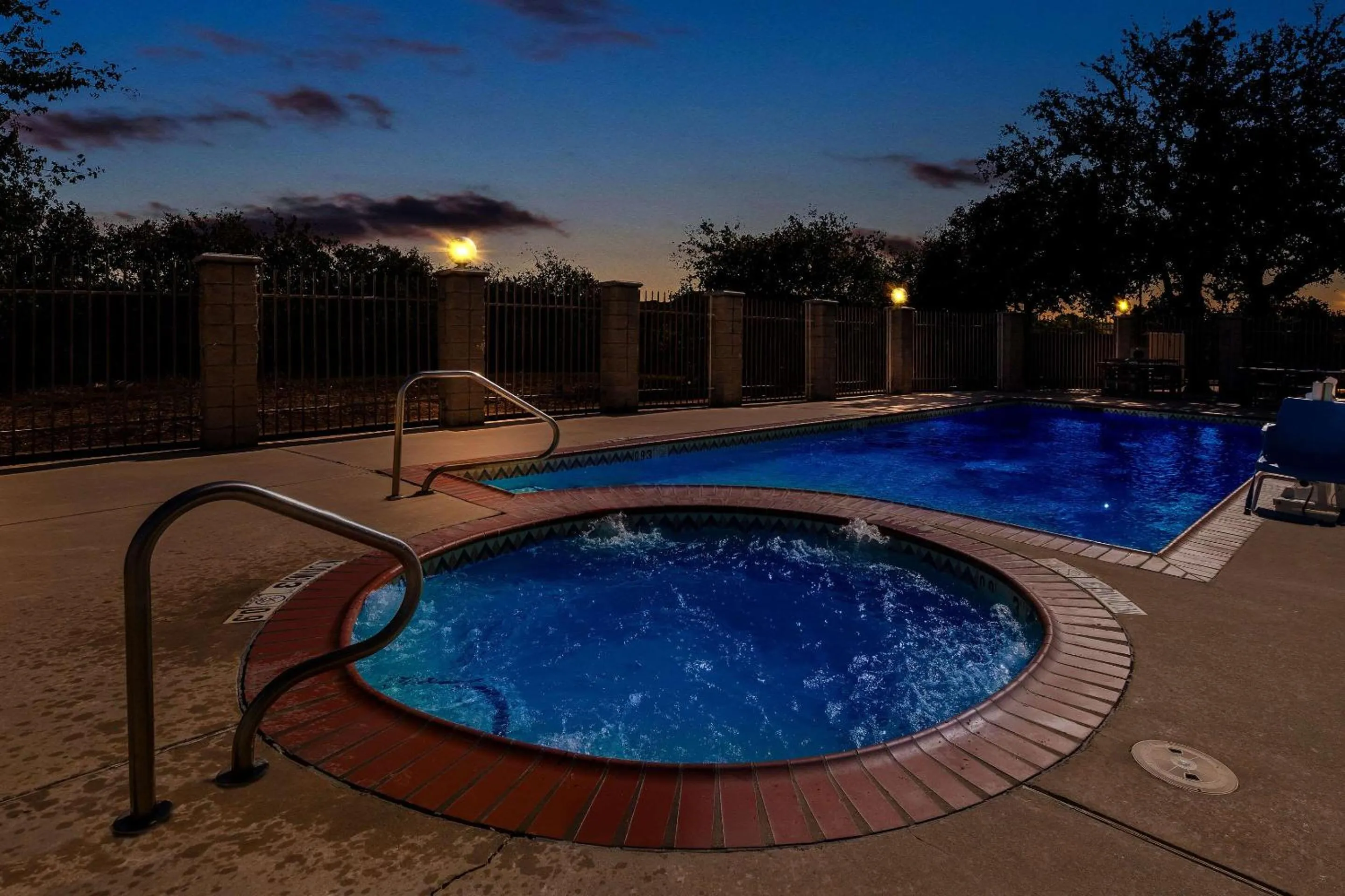 Property building in Comfort Suites Roanoke - Fort Worth North