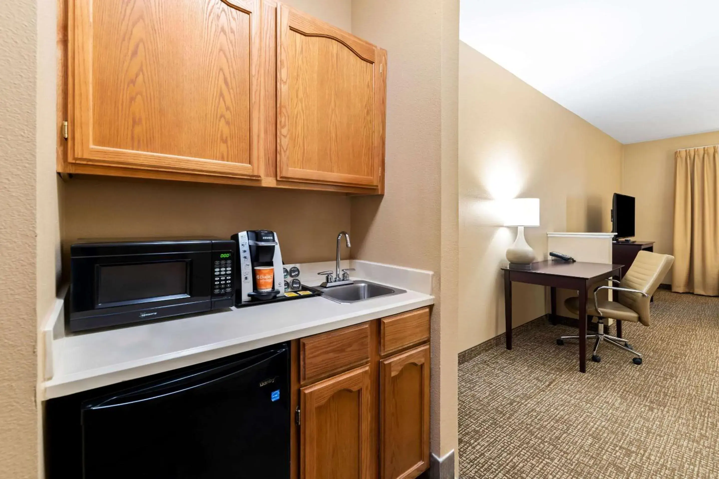 King Suite - Non-Smoking in Comfort Suites Roanoke - Fort Worth North King Suite - Non-Smoking in Comfort Suites Roanoke - Fort Worth North