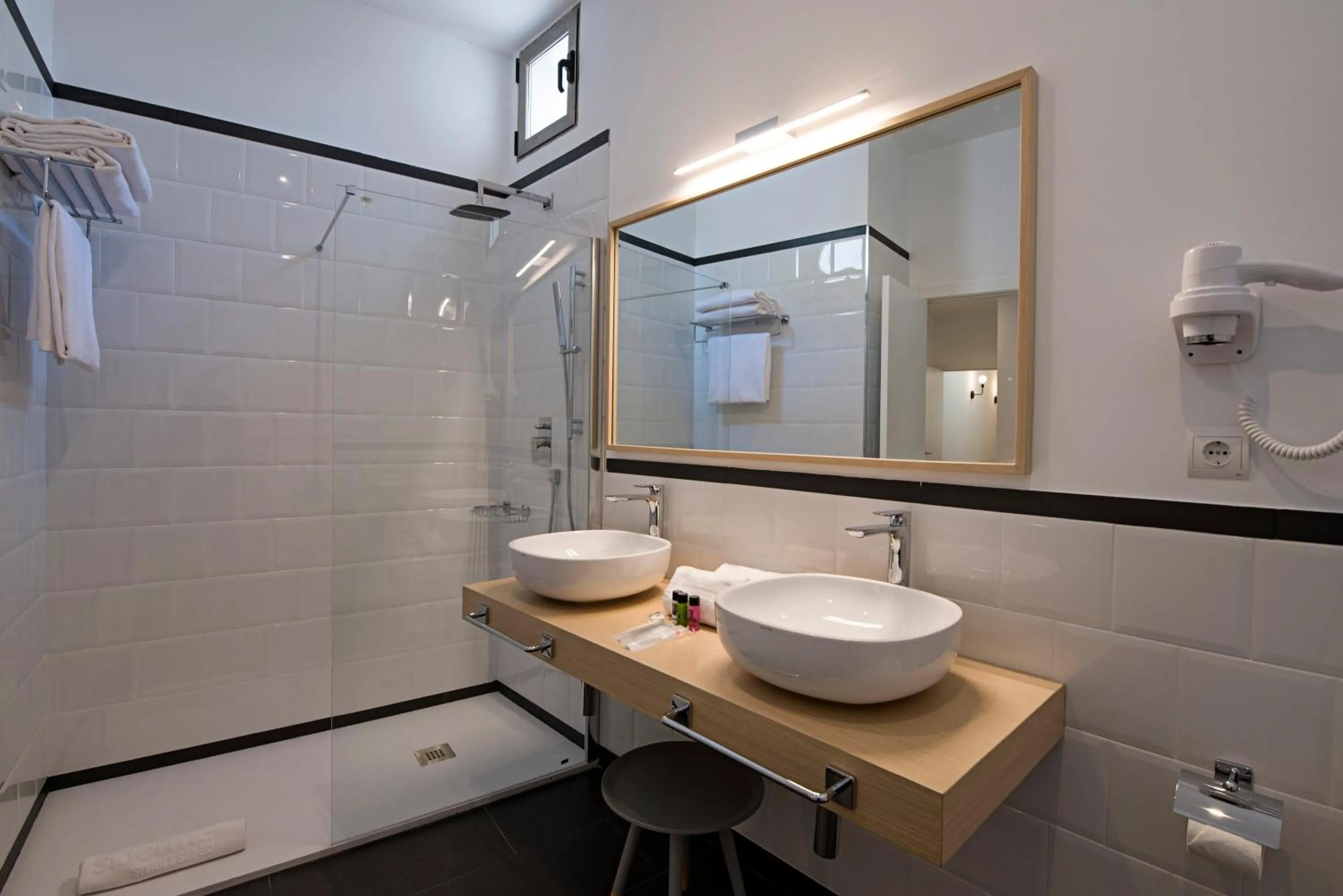 Bathroom in B&B HOTEL Apartamentos Madrid Centro Fuencarral 46