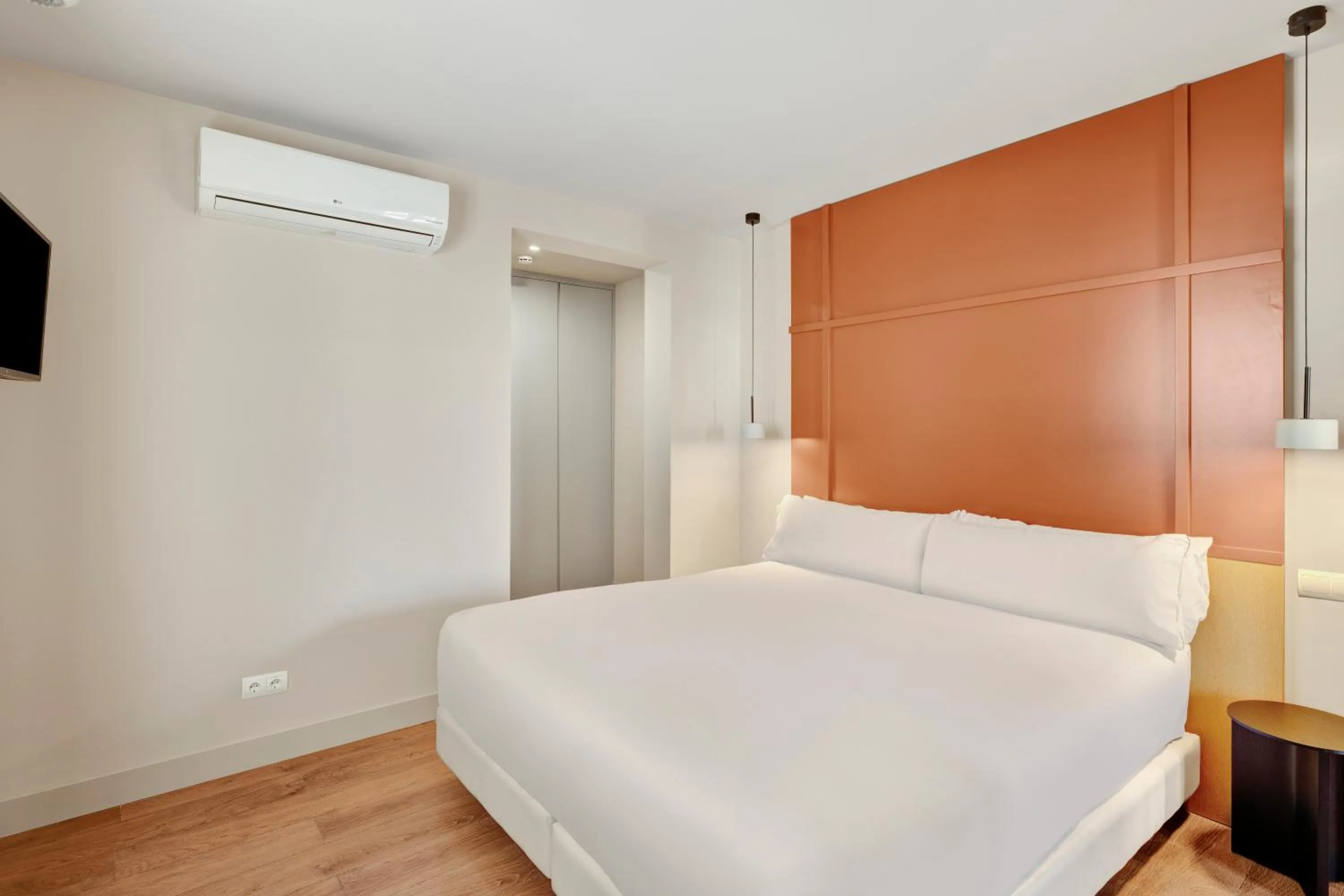 Bed in B&B HOTEL Apartamentos Madrid Centro Fuencarral 46