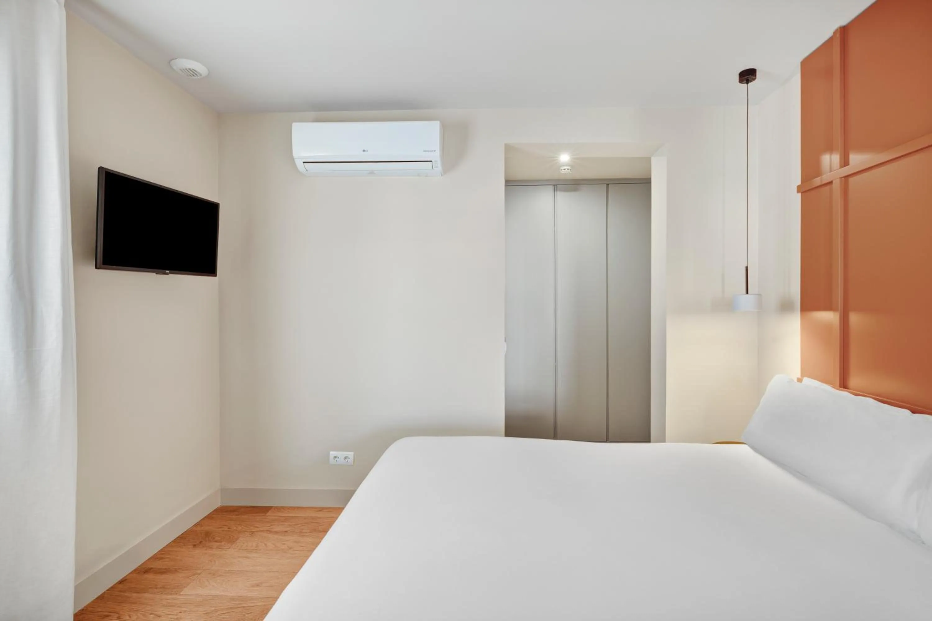 Bed in B&B HOTEL Apartamentos Madrid Centro Fuencarral 46