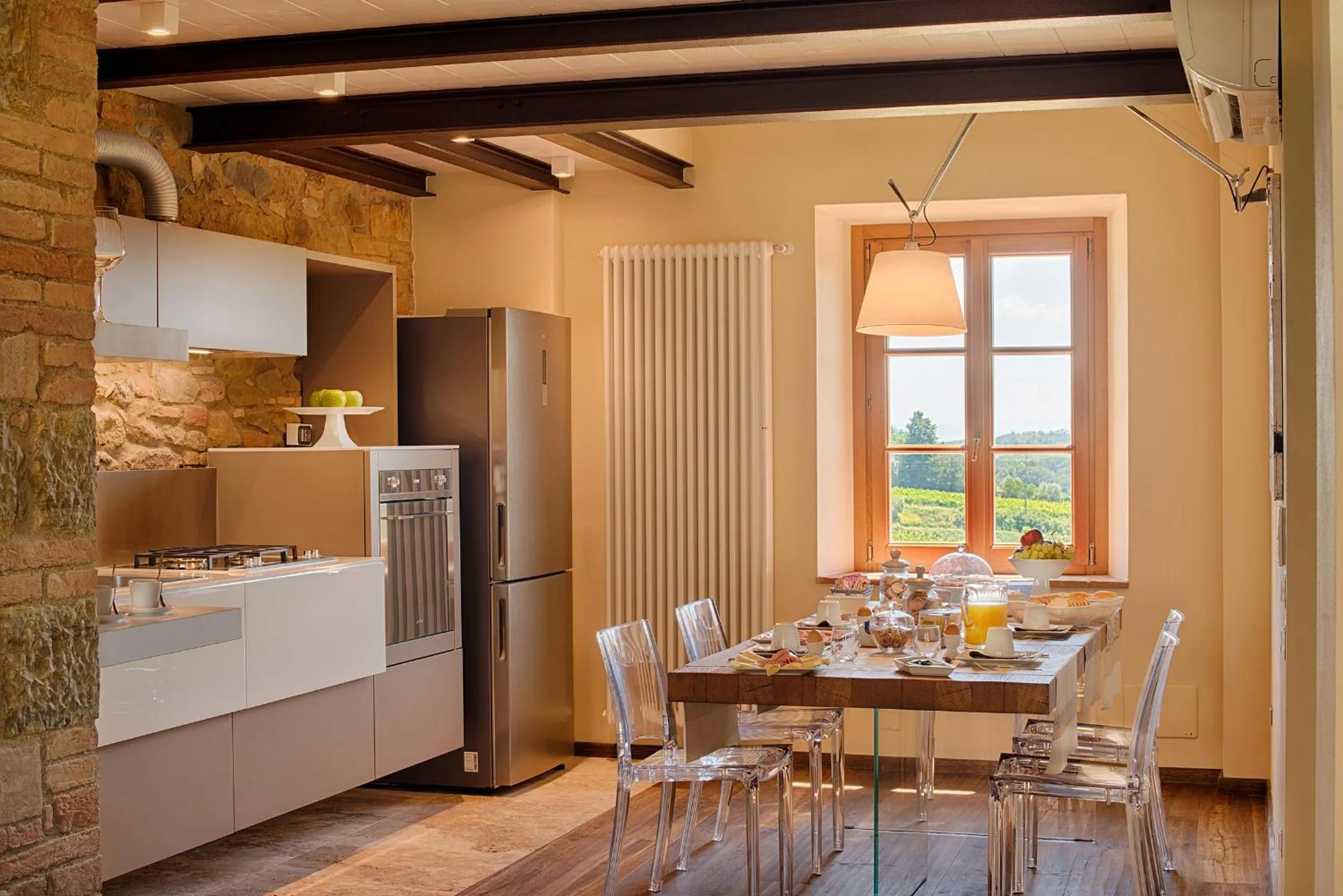 Drinks in Chianti B&B Design infinity pool shared