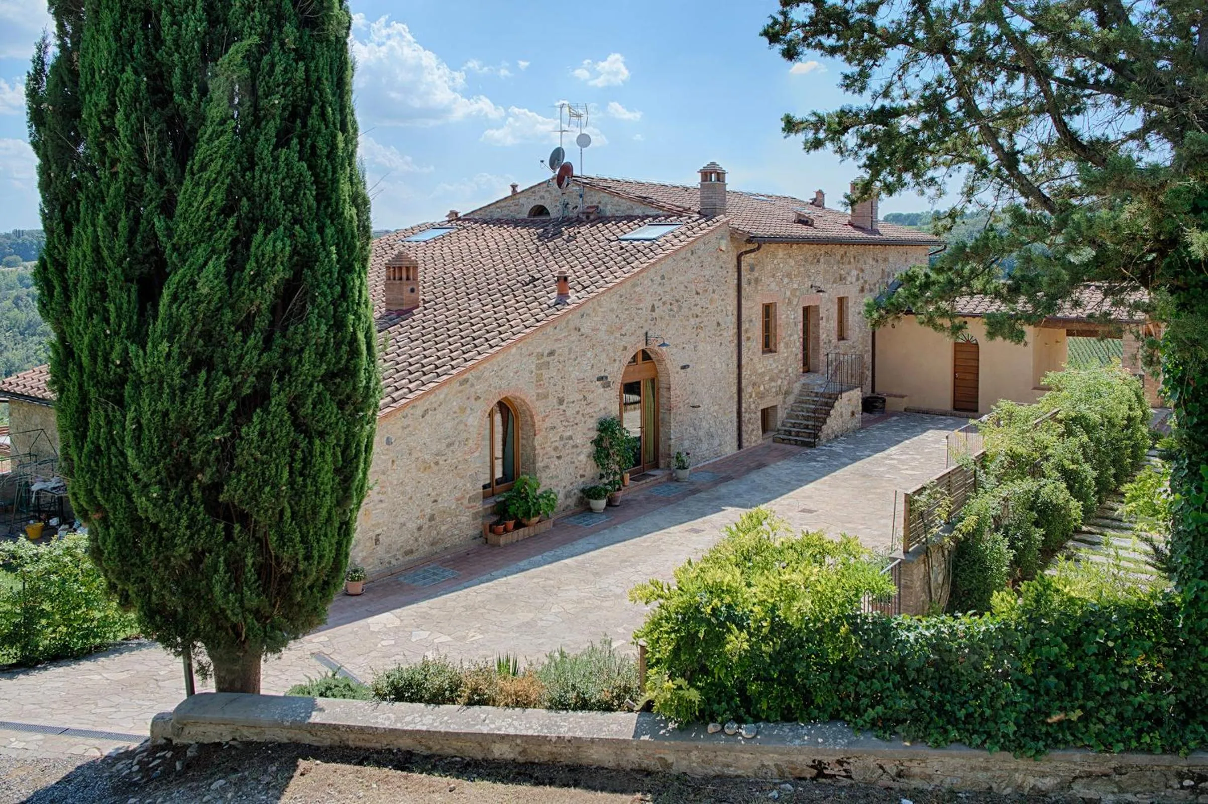 Property building in Chianti B&B Design infinity pool shared