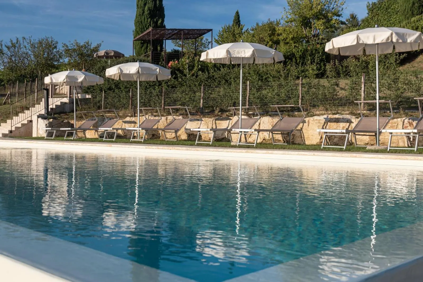 Chianti B&B Design infinity pool shared