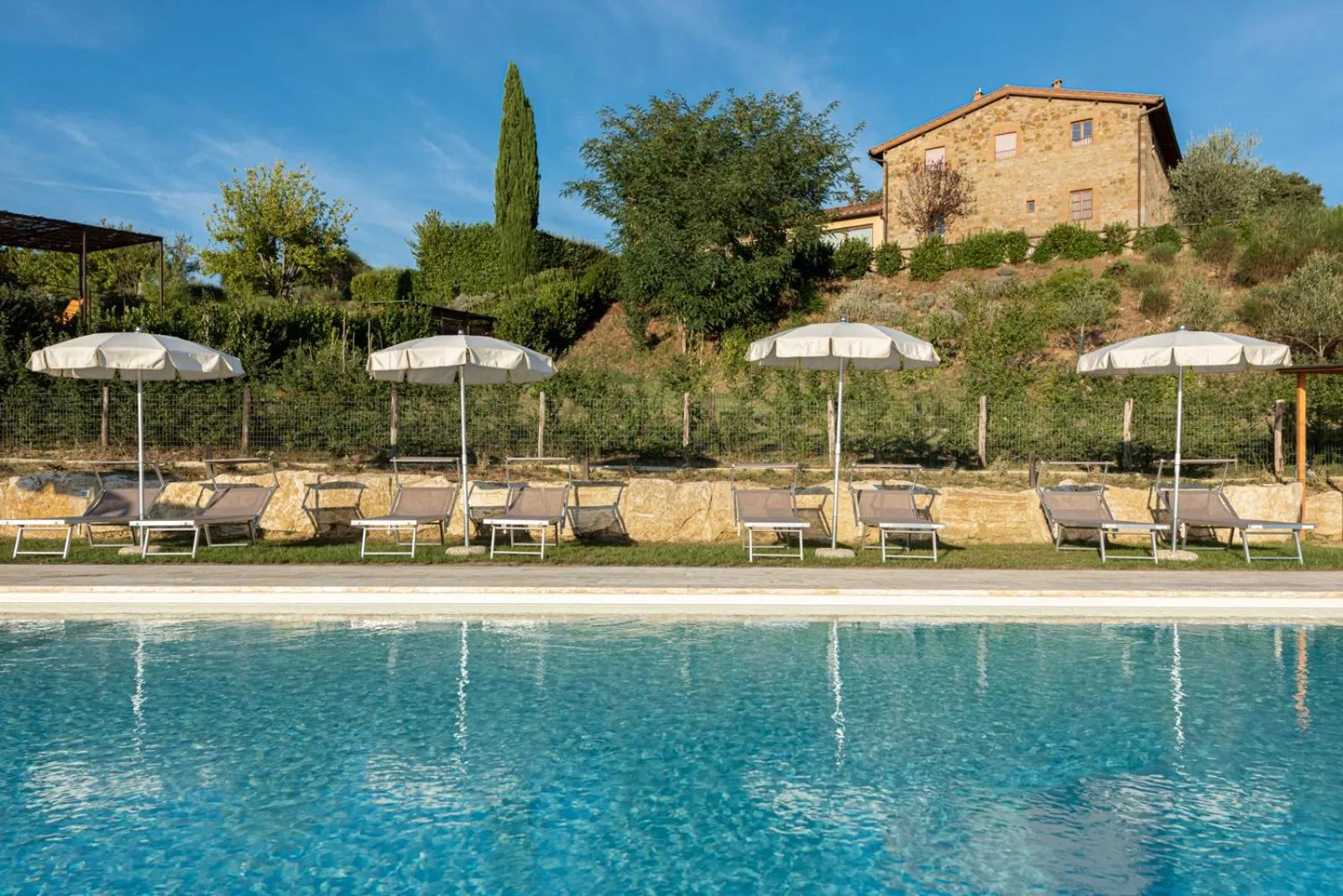 Chianti B&B Design infinity pool shared