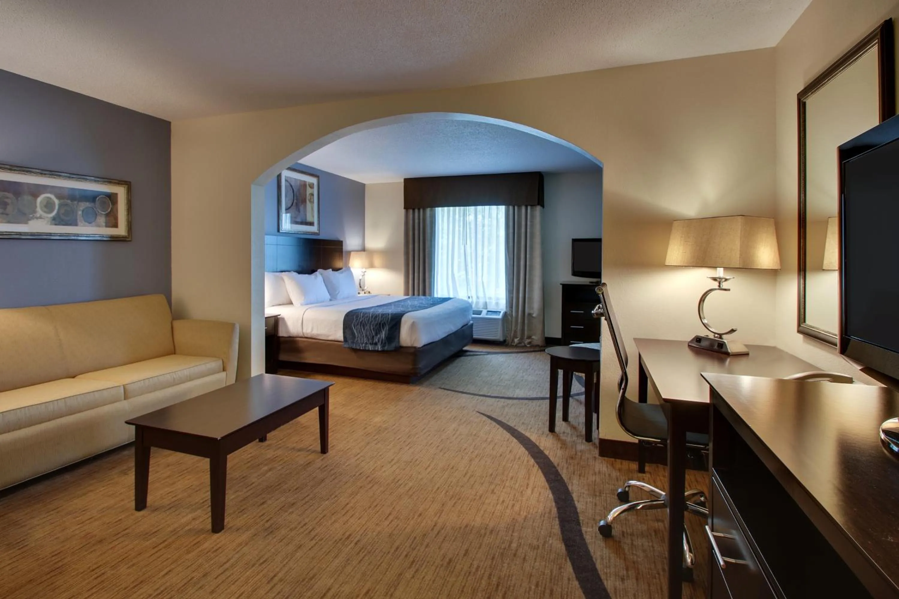 Bed in Greenfield Inn & Suites Owensboro, KY Airport