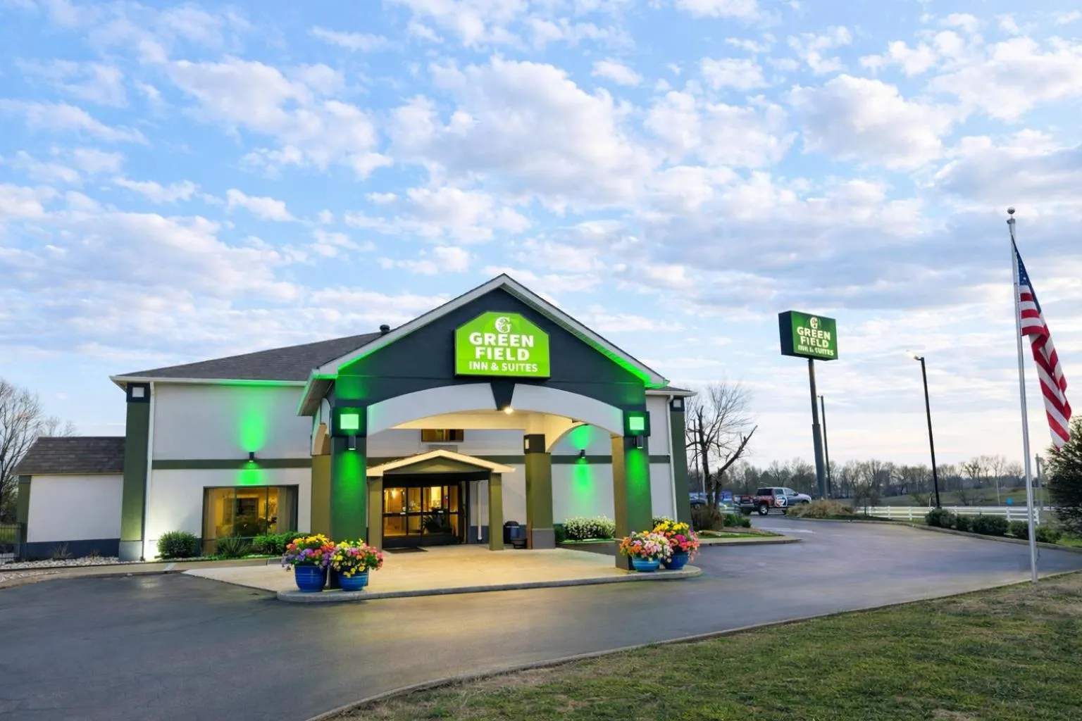 Greenfield Inn & Suites Owensboro, KY Airport