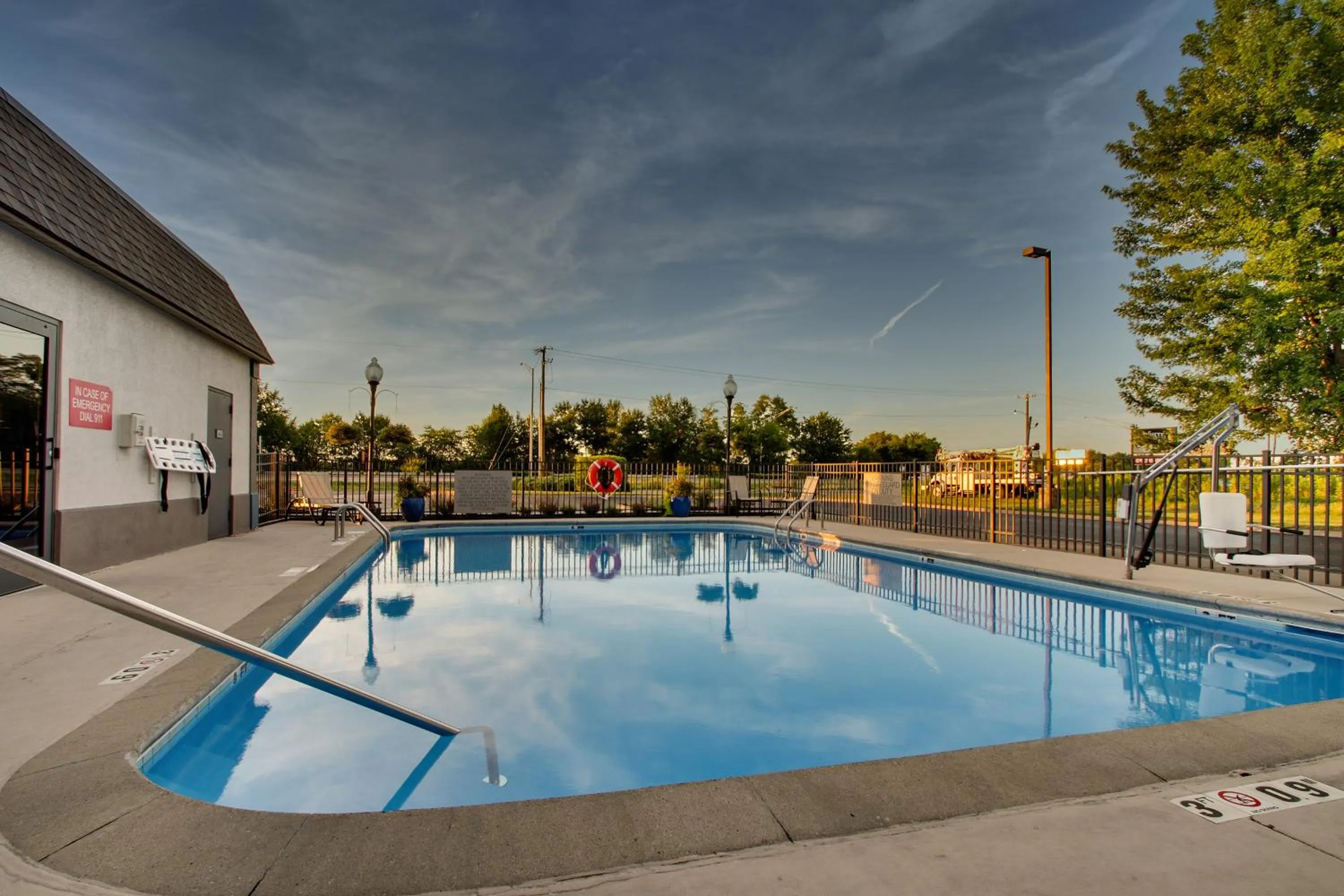 Swimming pool in Greenfield Inn & Suites Owensboro, KY Airport