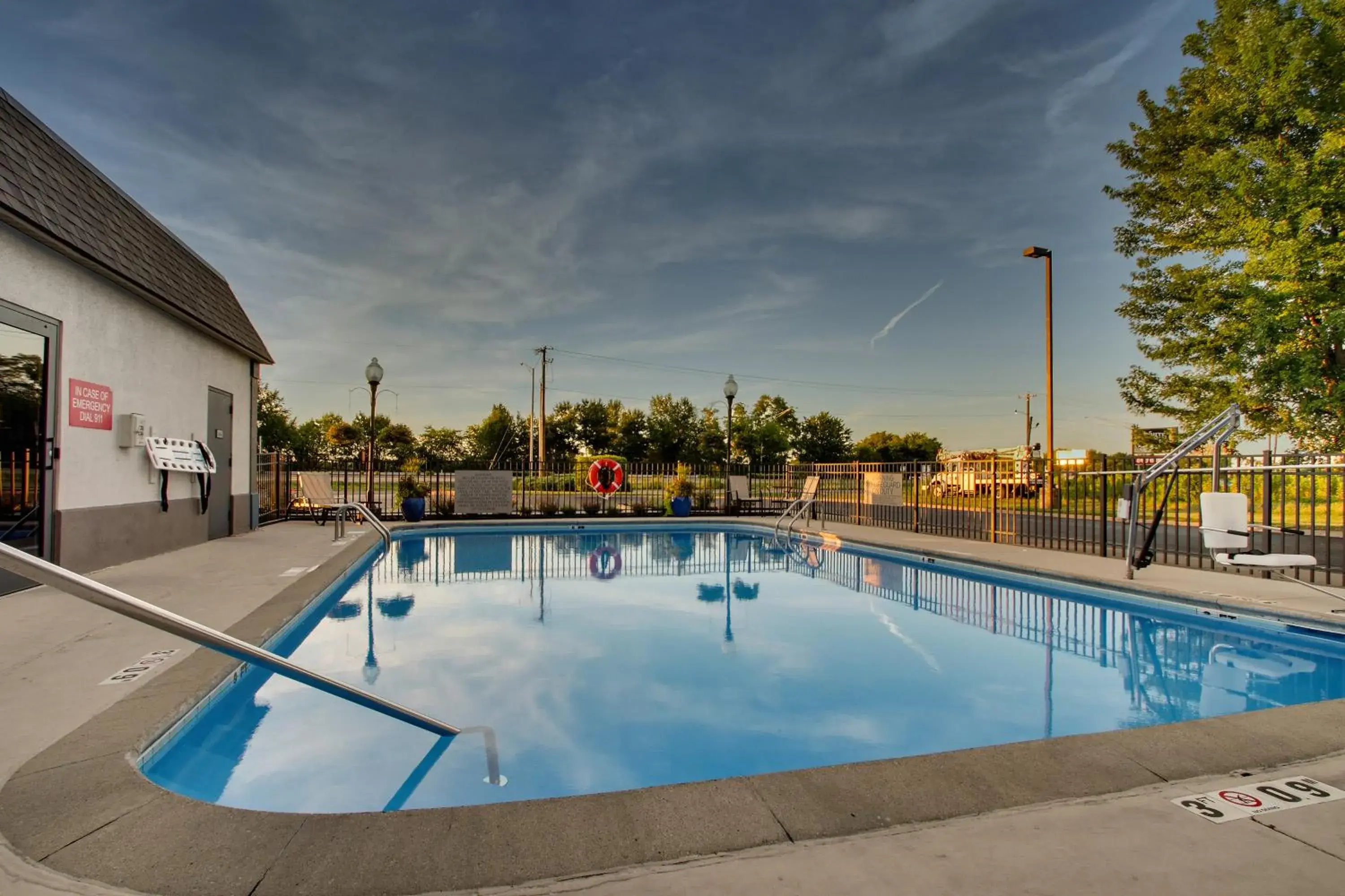 Swimming Pool in Wingfield Inn & Suites