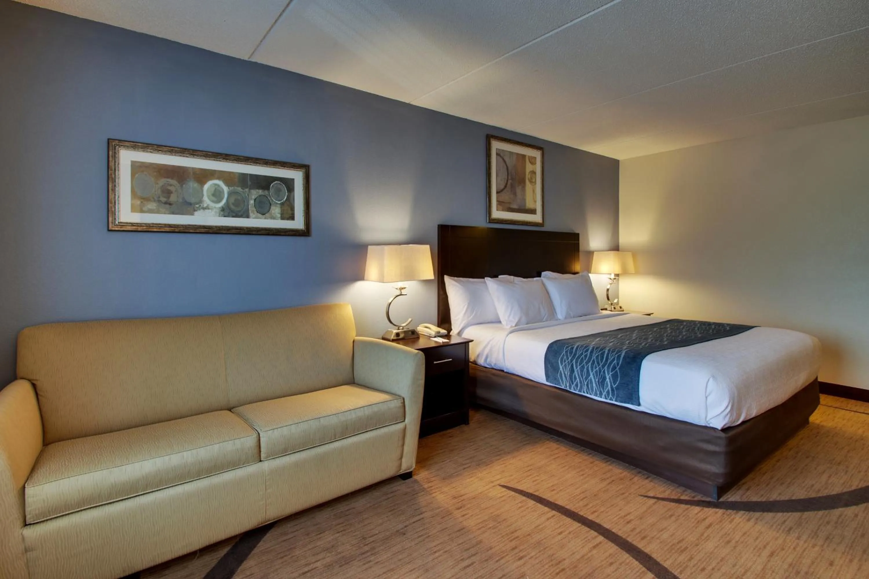 Bed in Greenfield Inn & Suites Owensboro, KY Airport