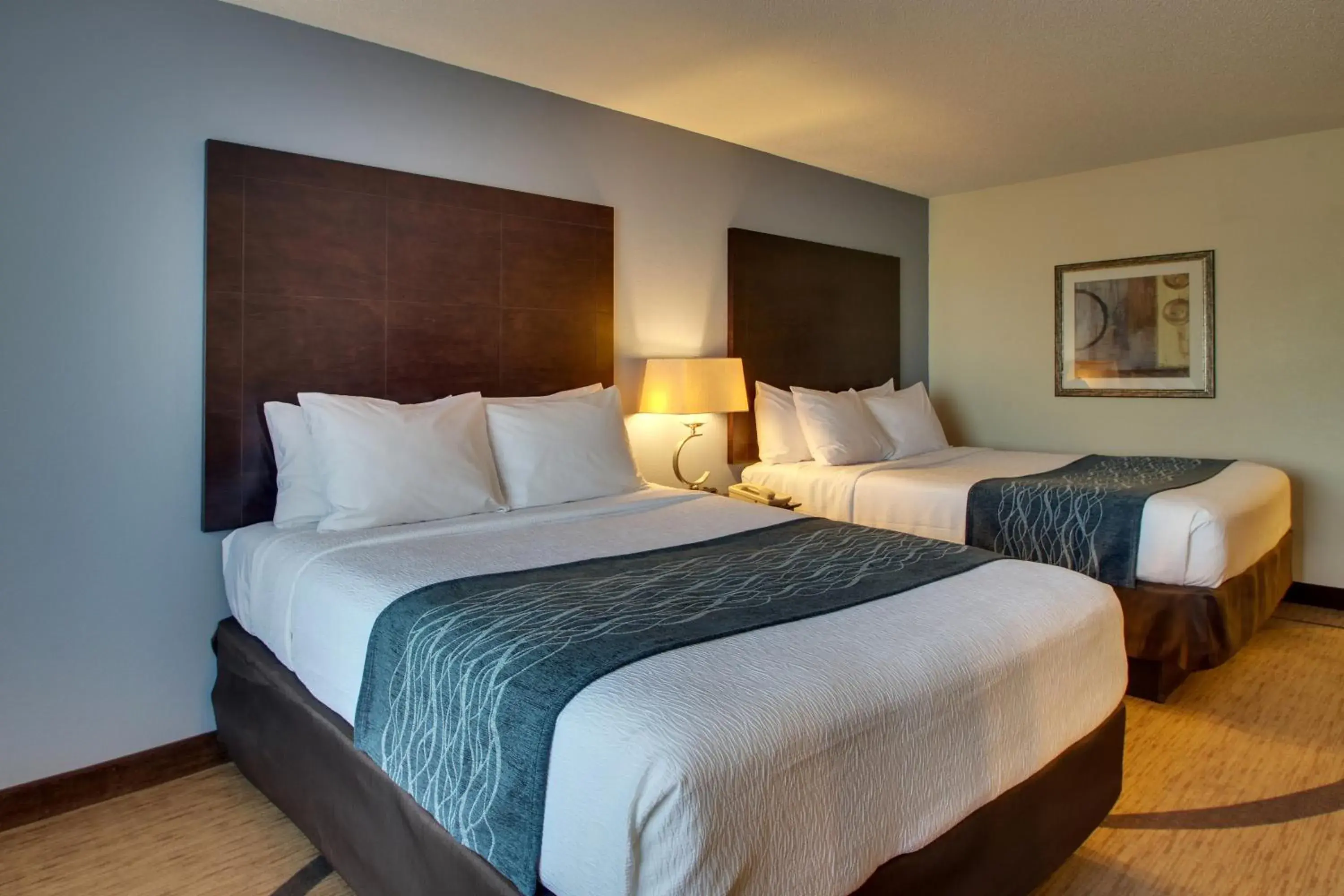 Bed in Wingfield Inn & Suites