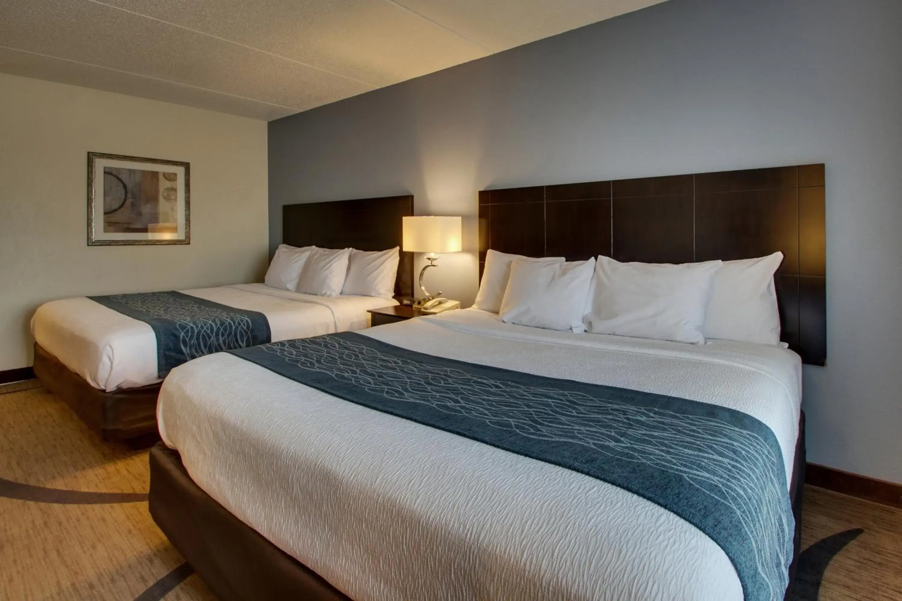 Photo of the whole room, Bed in Wingfield Inn & Suites