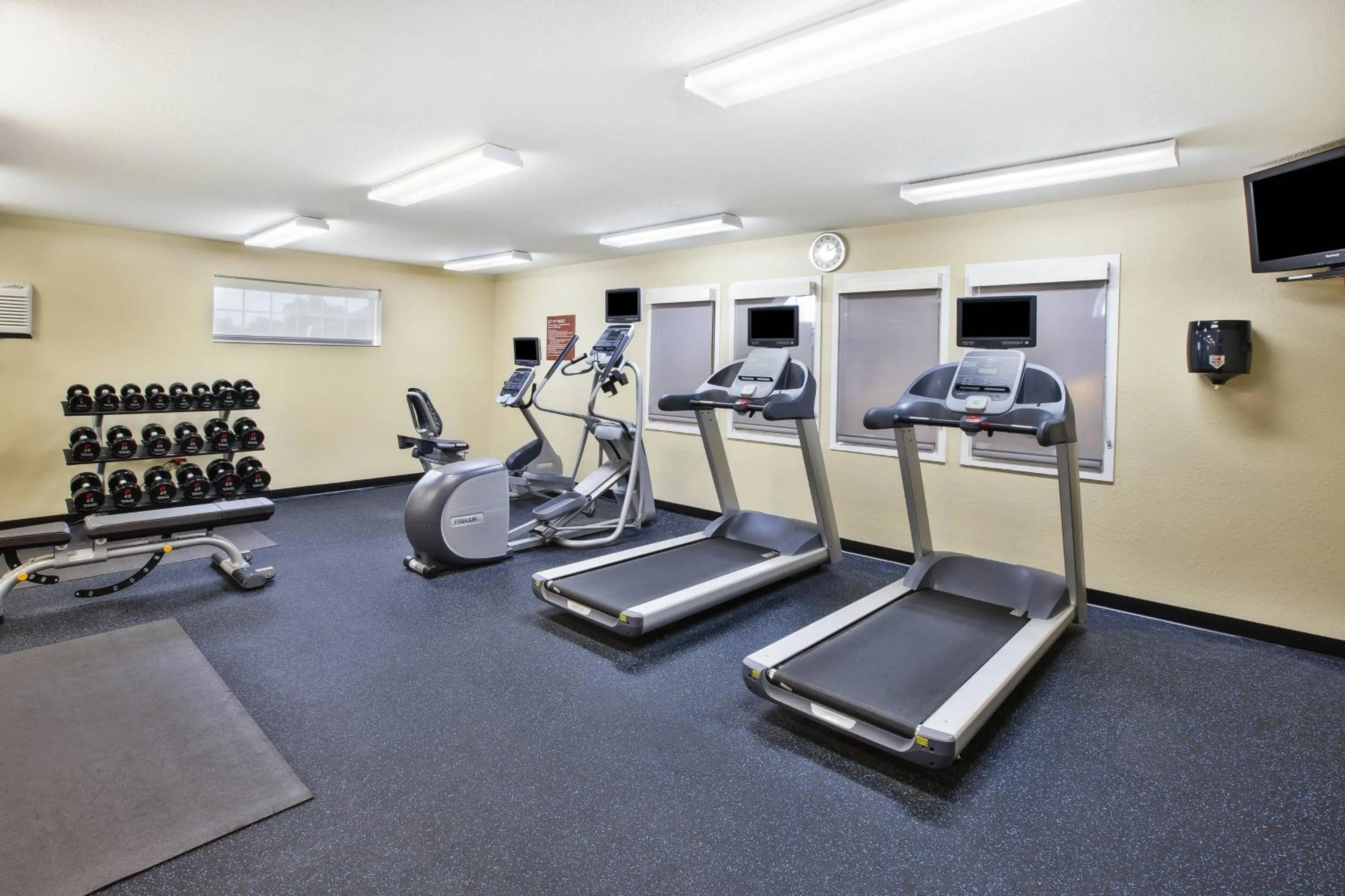 Fitness centre/facilities in TownePlace Suites by Marriott Brookfield